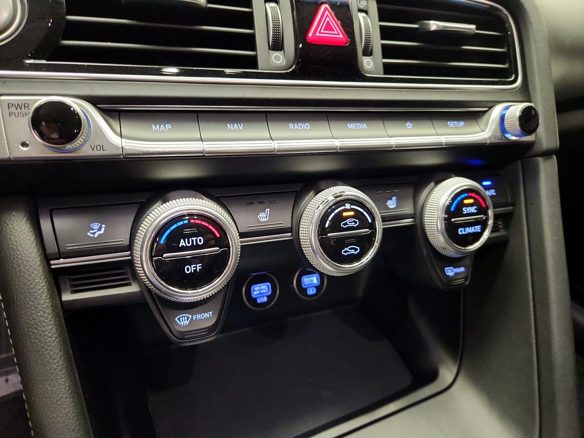 Thumbnail: 2022 Genesis G70 - 17