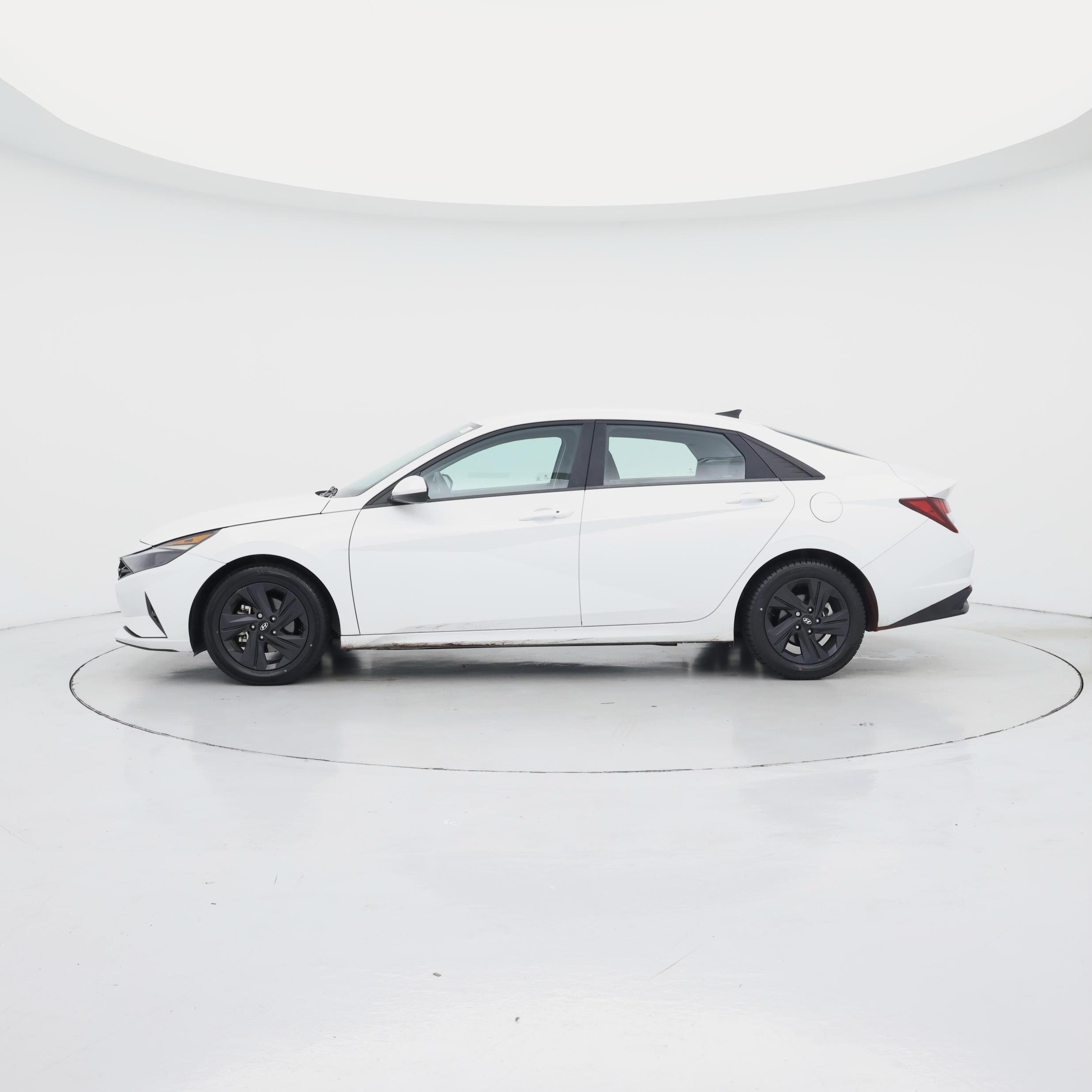 Thumbnail: 2022 Hyundai Elantra - 3
