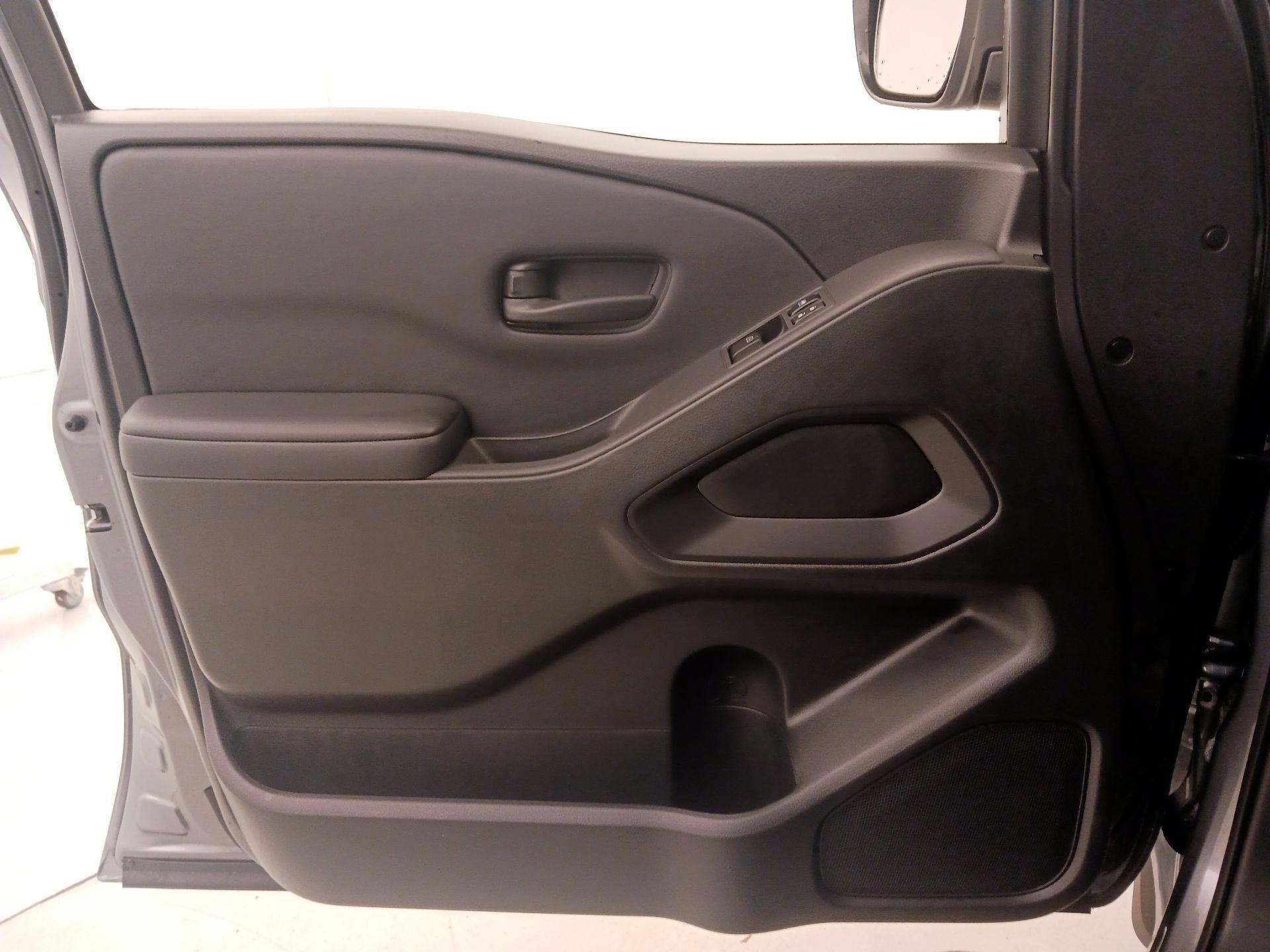 Thumbnail: 2025 Nissan Frontier - 12