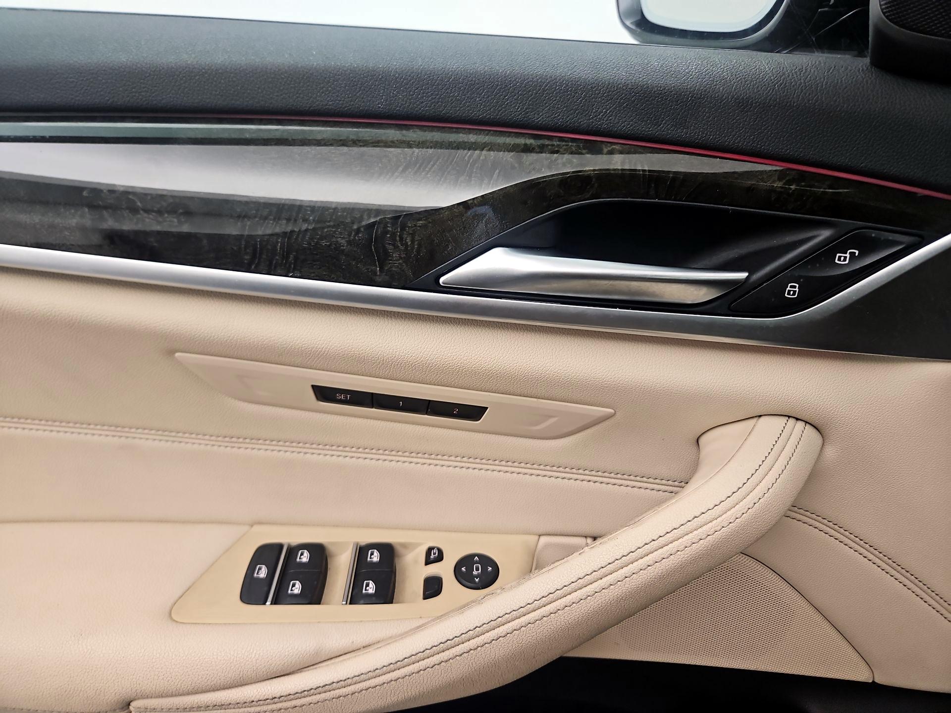 Thumbnail: 2021 BMW 5 Series - 10