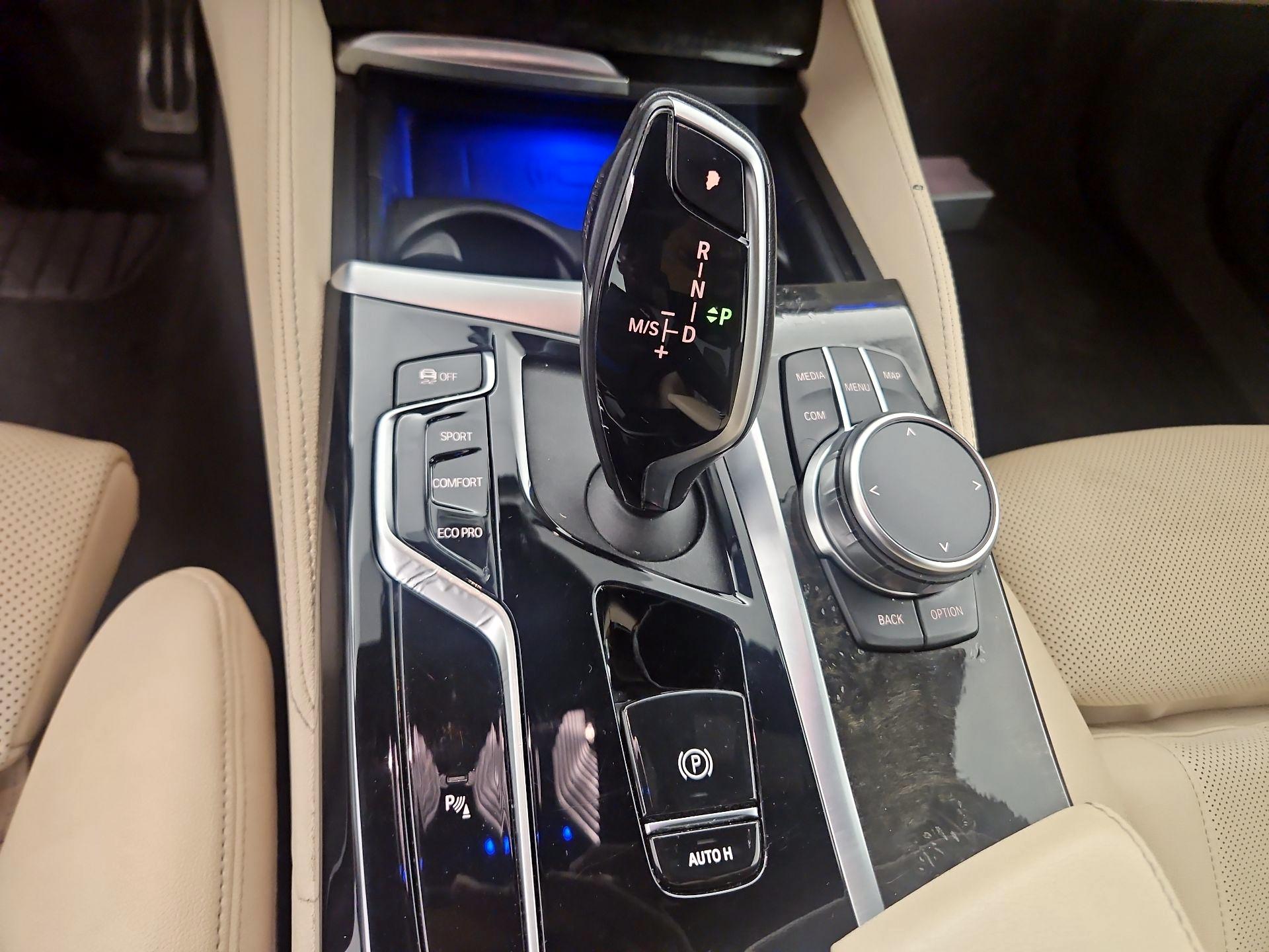 Thumbnail: 2021 BMW 5 Series - 16