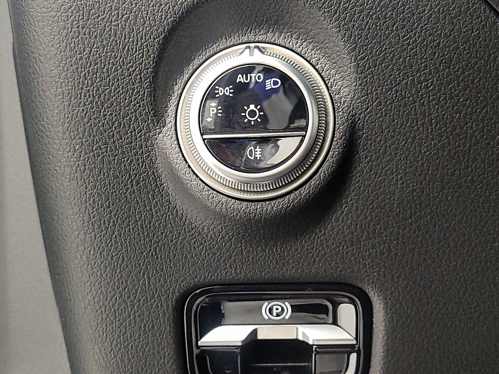 2025 Mercedes-Benz C-Class Sedan C 300 - Photo 14