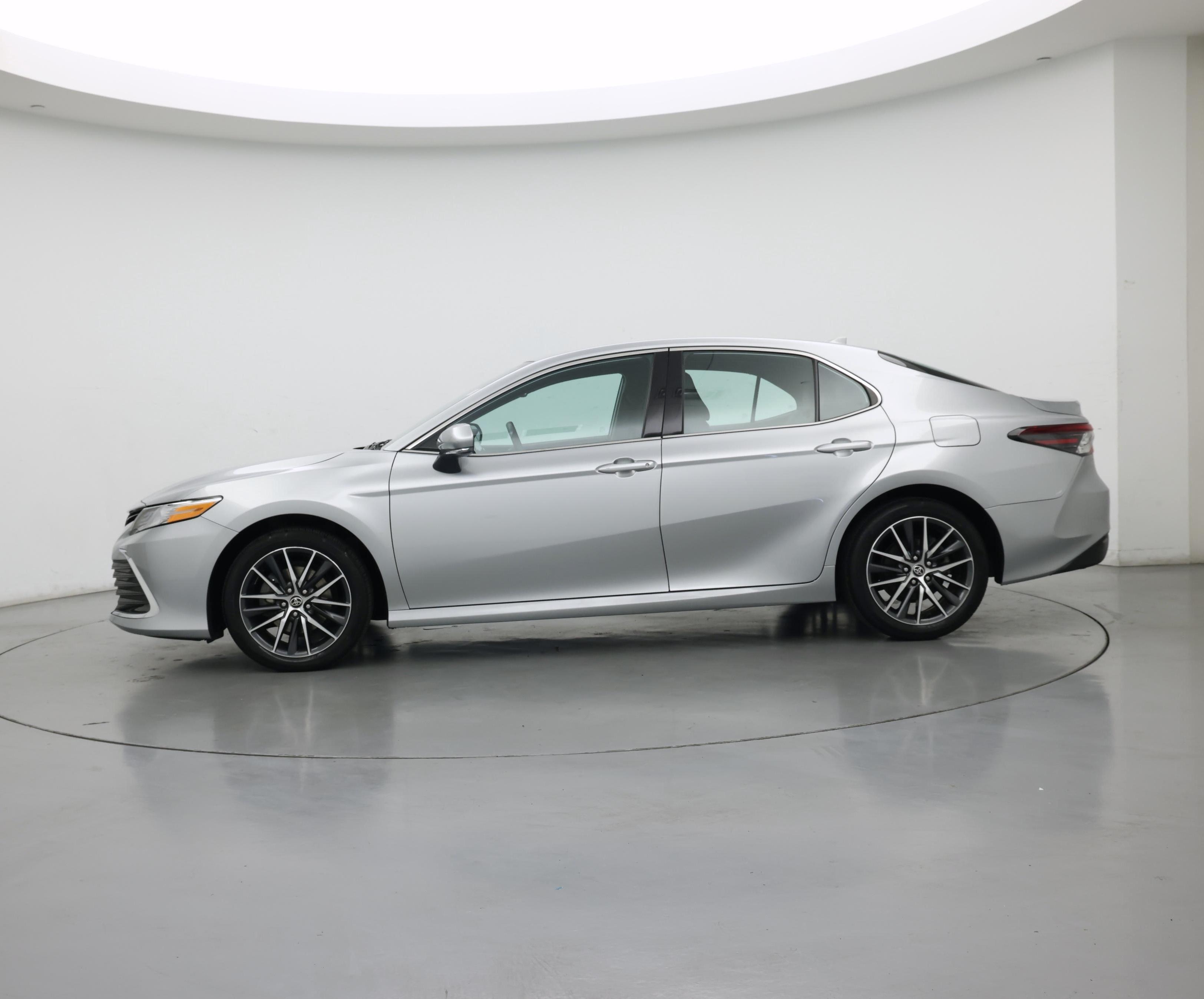 Thumbnail: 2022 Toyota Camry - 3