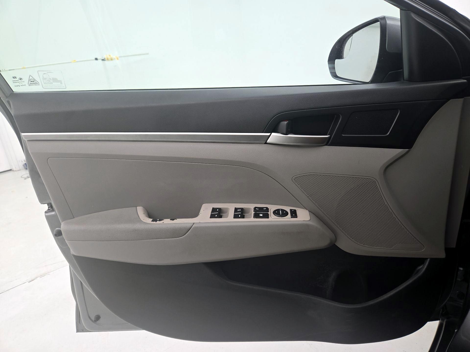 Thumbnail: 2020 Hyundai Elantra - 12