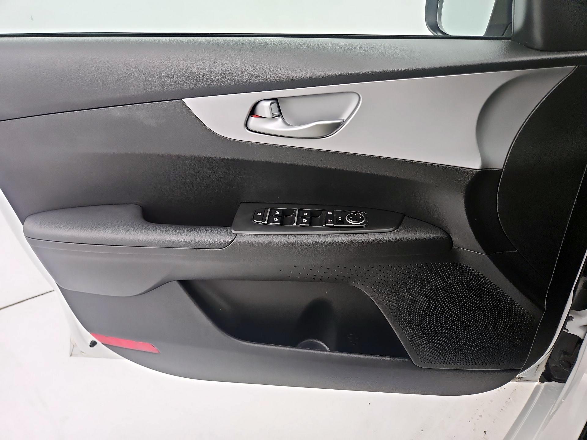 Thumbnail: 2023 Kia Forte - 10