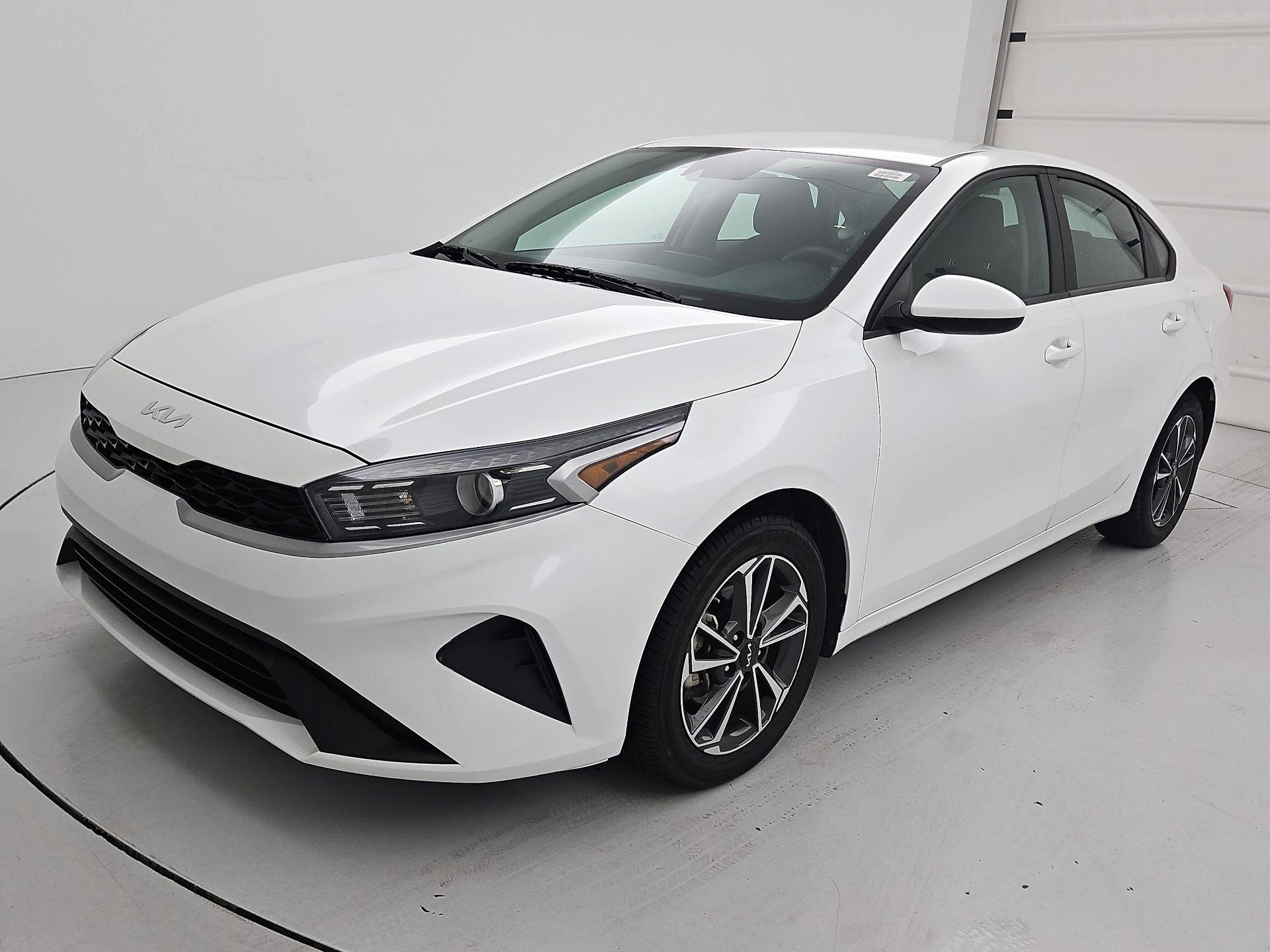 Thumbnail: 2023 Kia Forte - 3