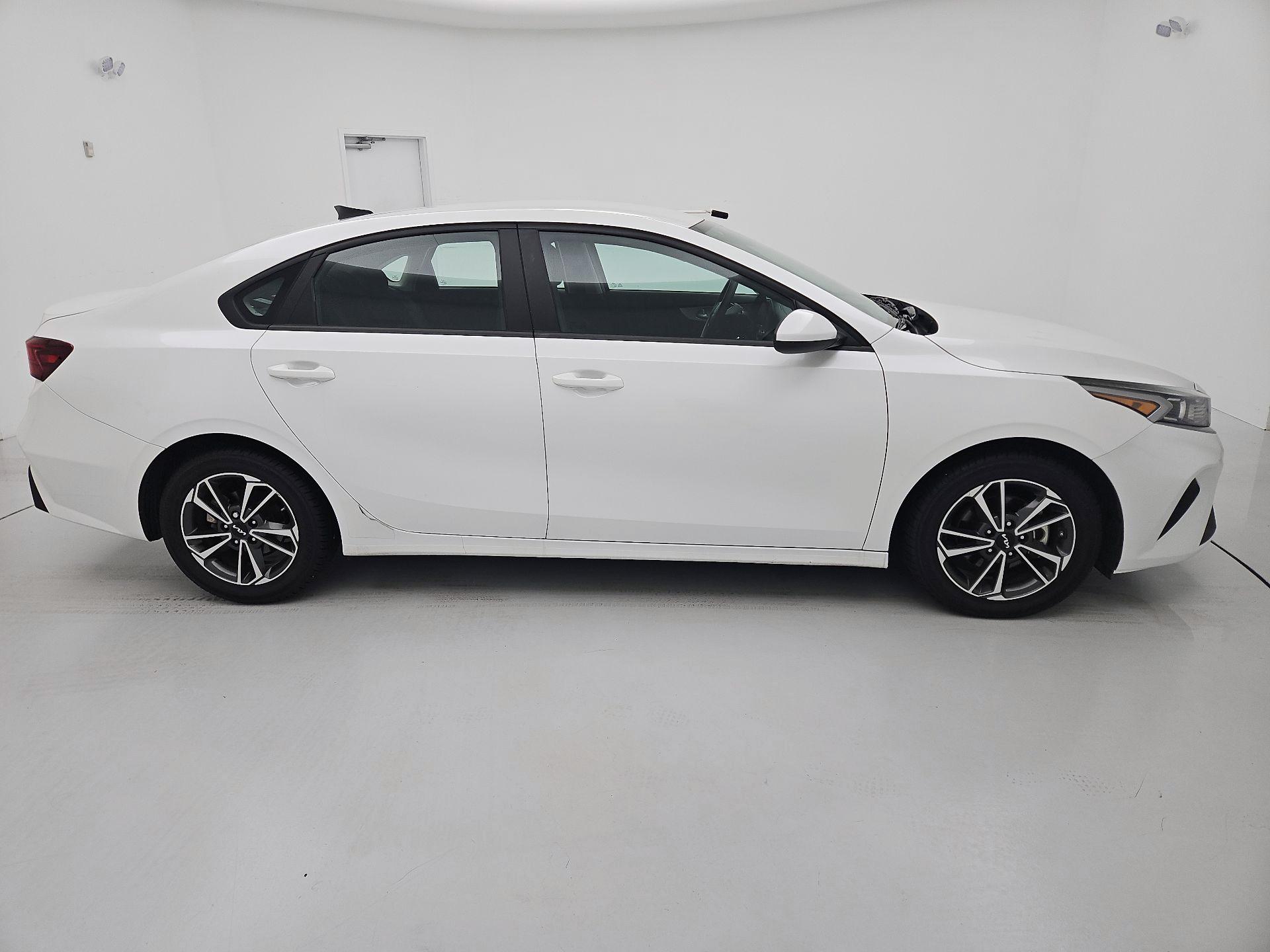Thumbnail: 2023 Kia Forte - 4