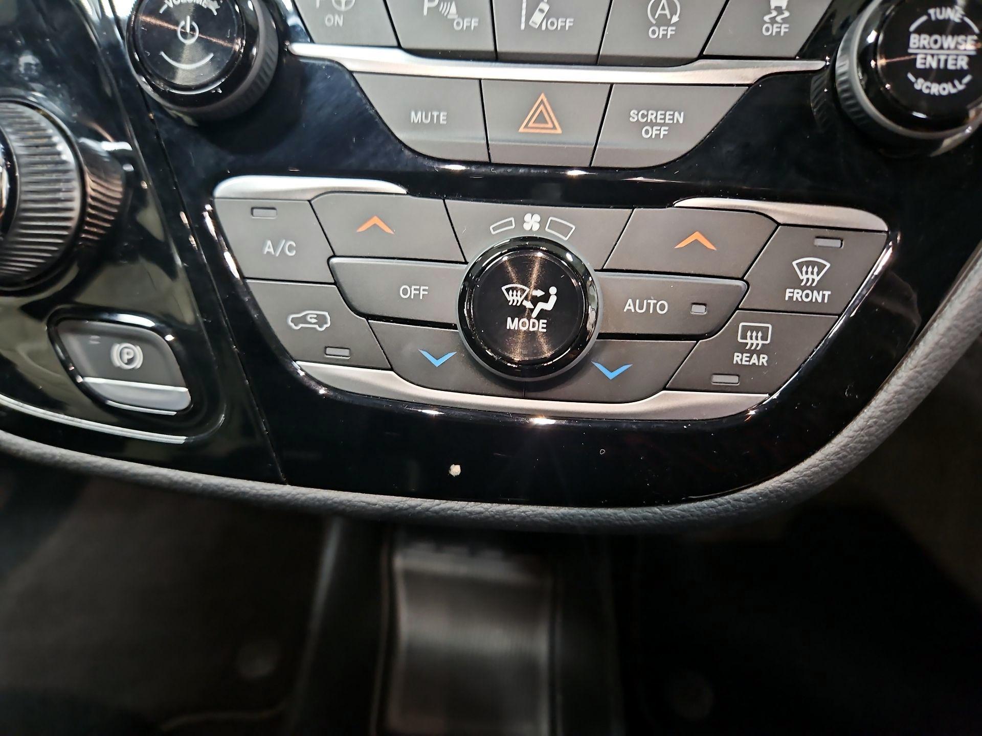 Thumbnail: 2021 Chrysler Pacifica - 14