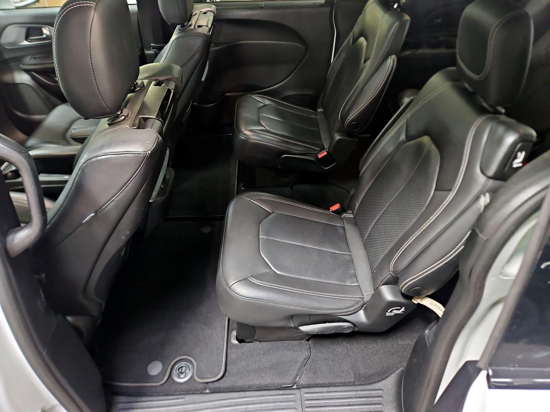 Thumbnail: 2021 Chrysler Pacifica - 18