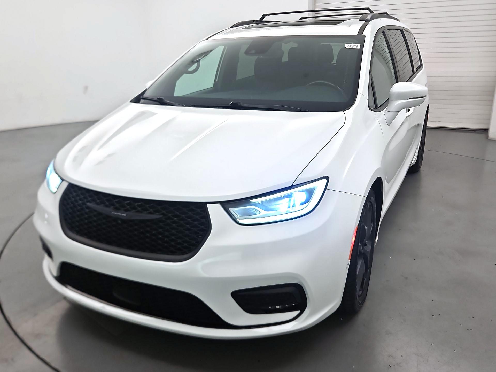 Thumbnail: 2021 Chrysler Pacifica - 3