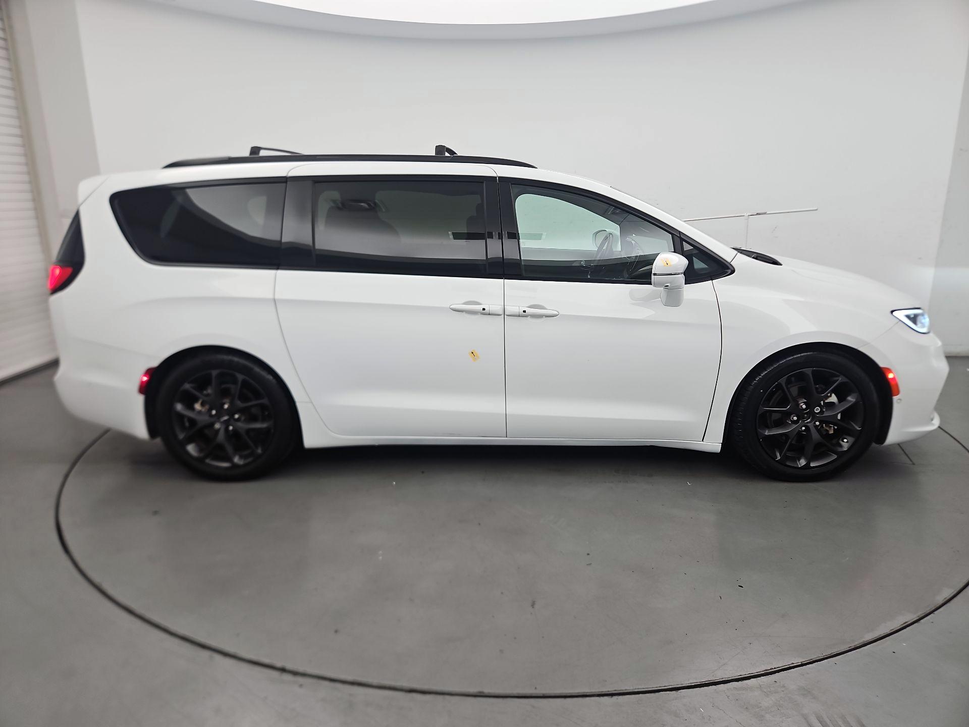 Thumbnail: 2021 Chrysler Pacifica - 4