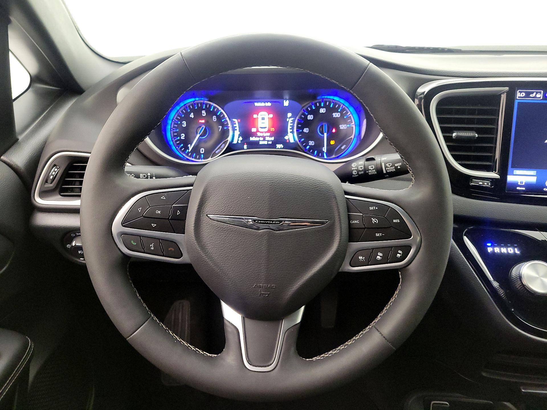 Thumbnail: 2025 Chrysler Pacifica - 10