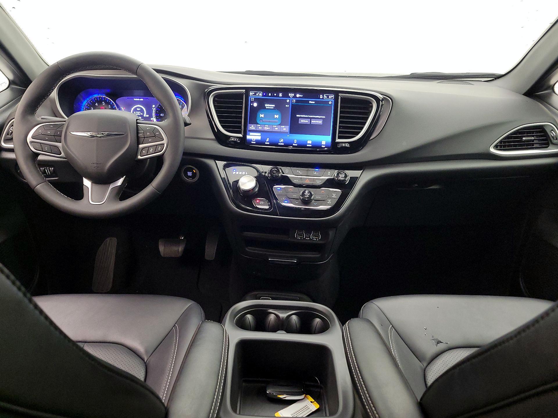Thumbnail: 2025 Chrysler Pacifica - 9