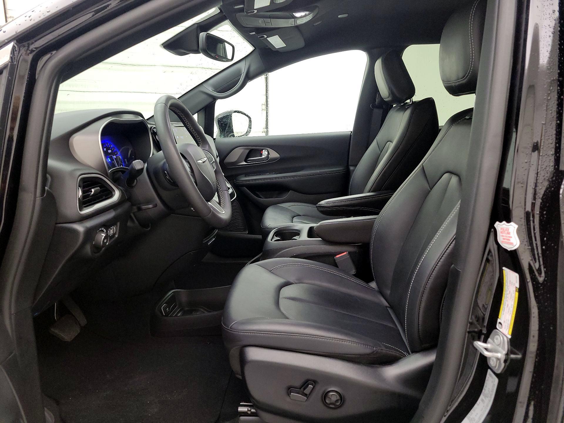 Thumbnail: 2025 Chrysler Pacifica - 11