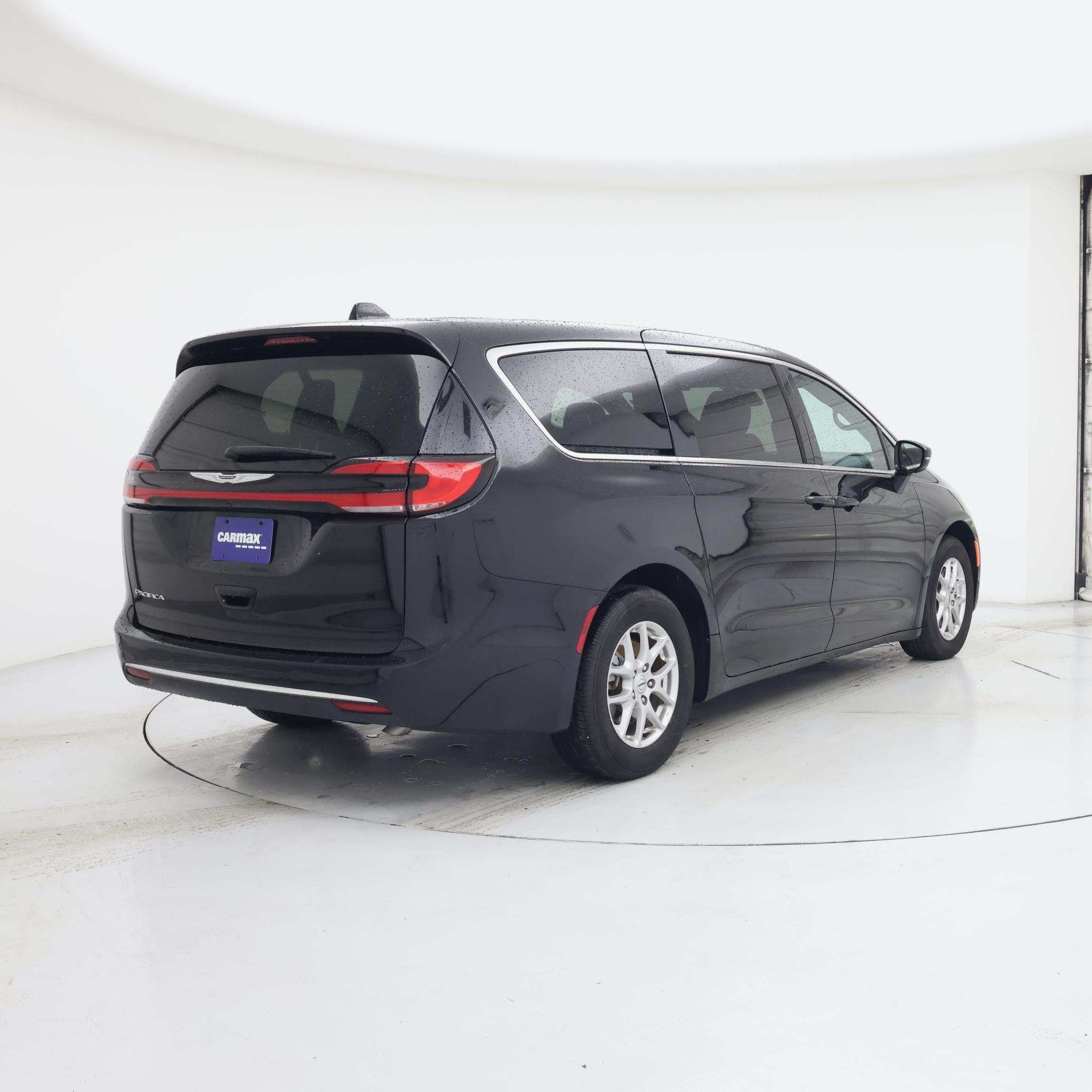 Thumbnail: 2025 Chrysler Pacifica - 8