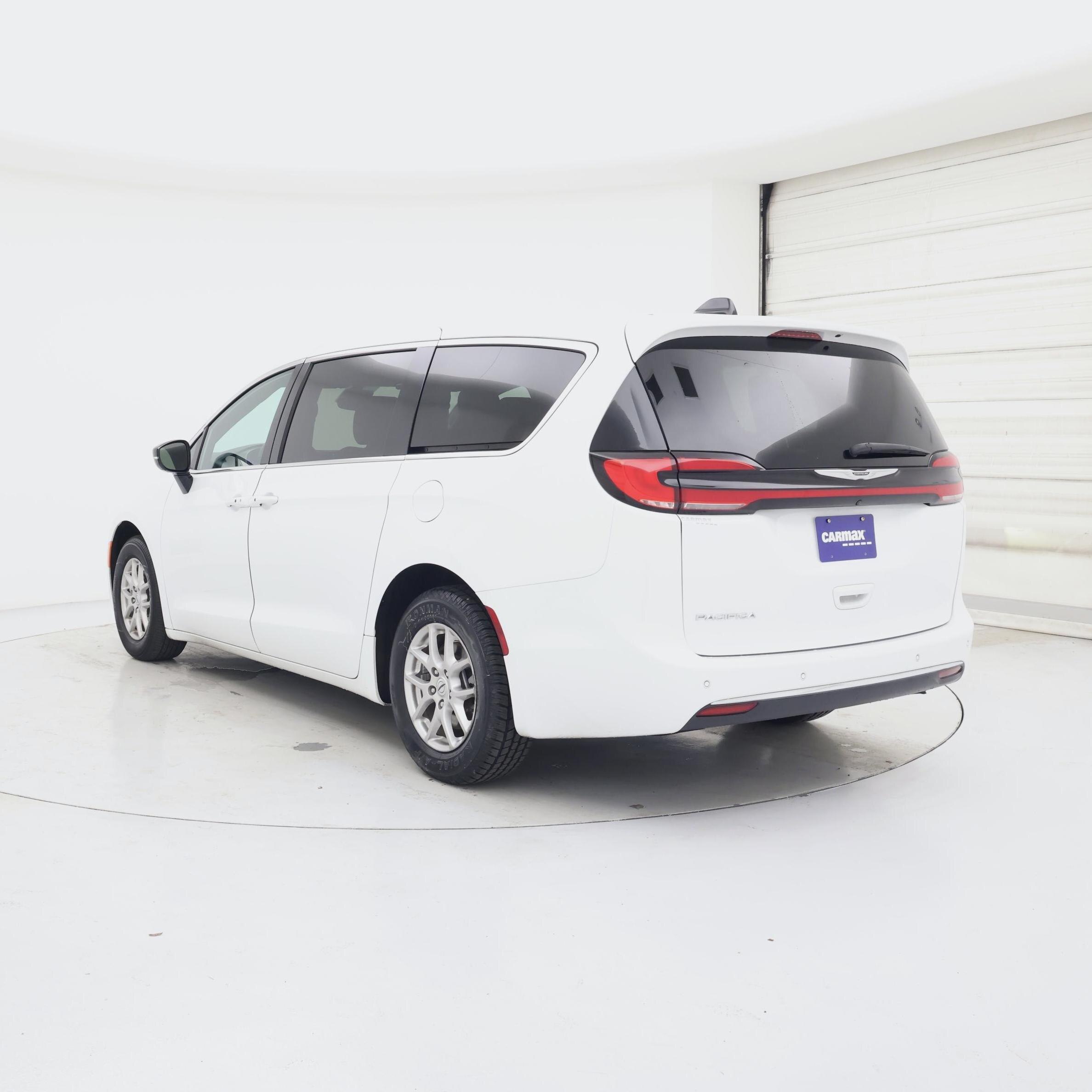 Thumbnail: 2025 Chrysler Pacifica - 2