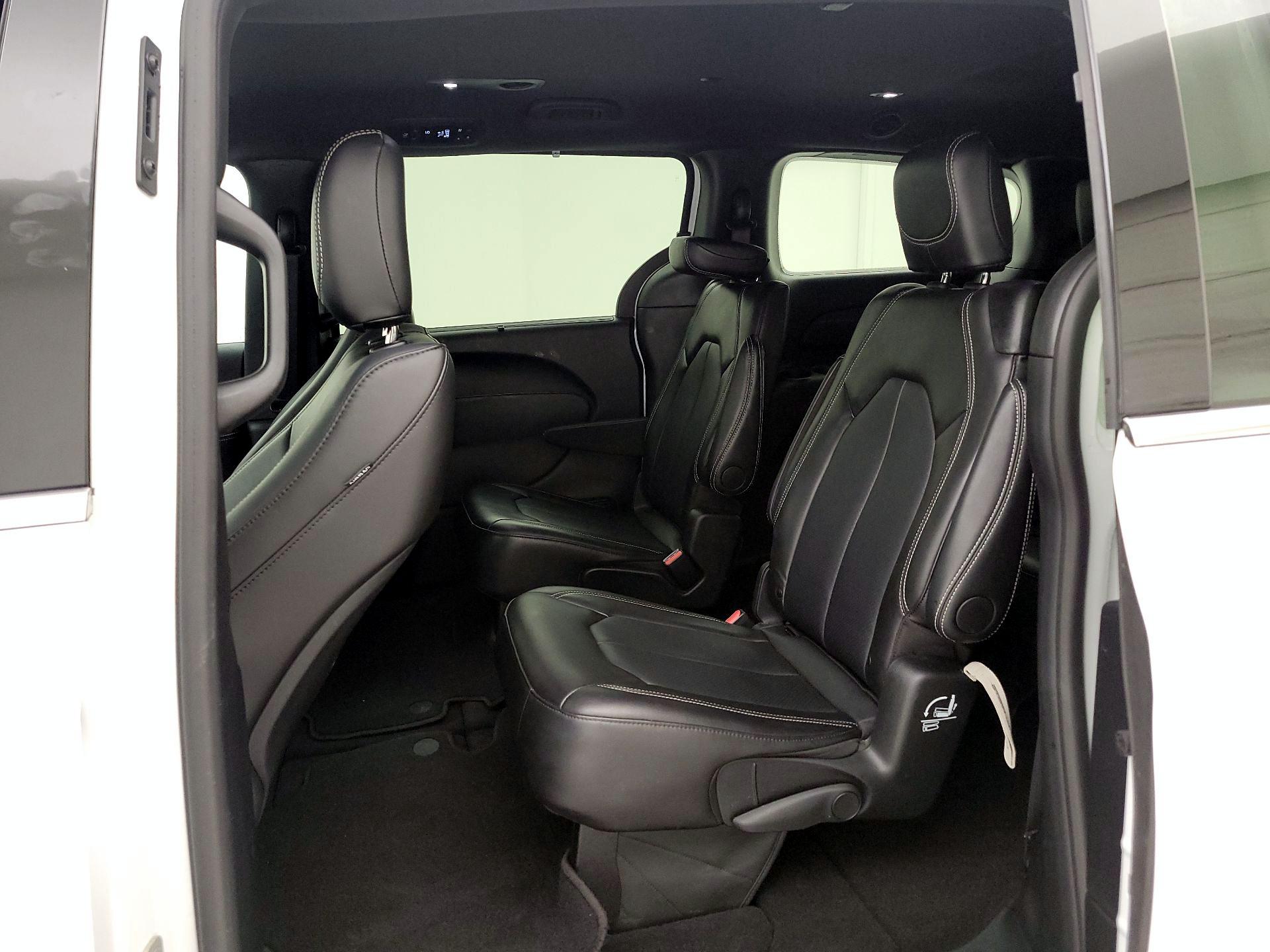 Thumbnail: 2025 Chrysler Pacifica - 19