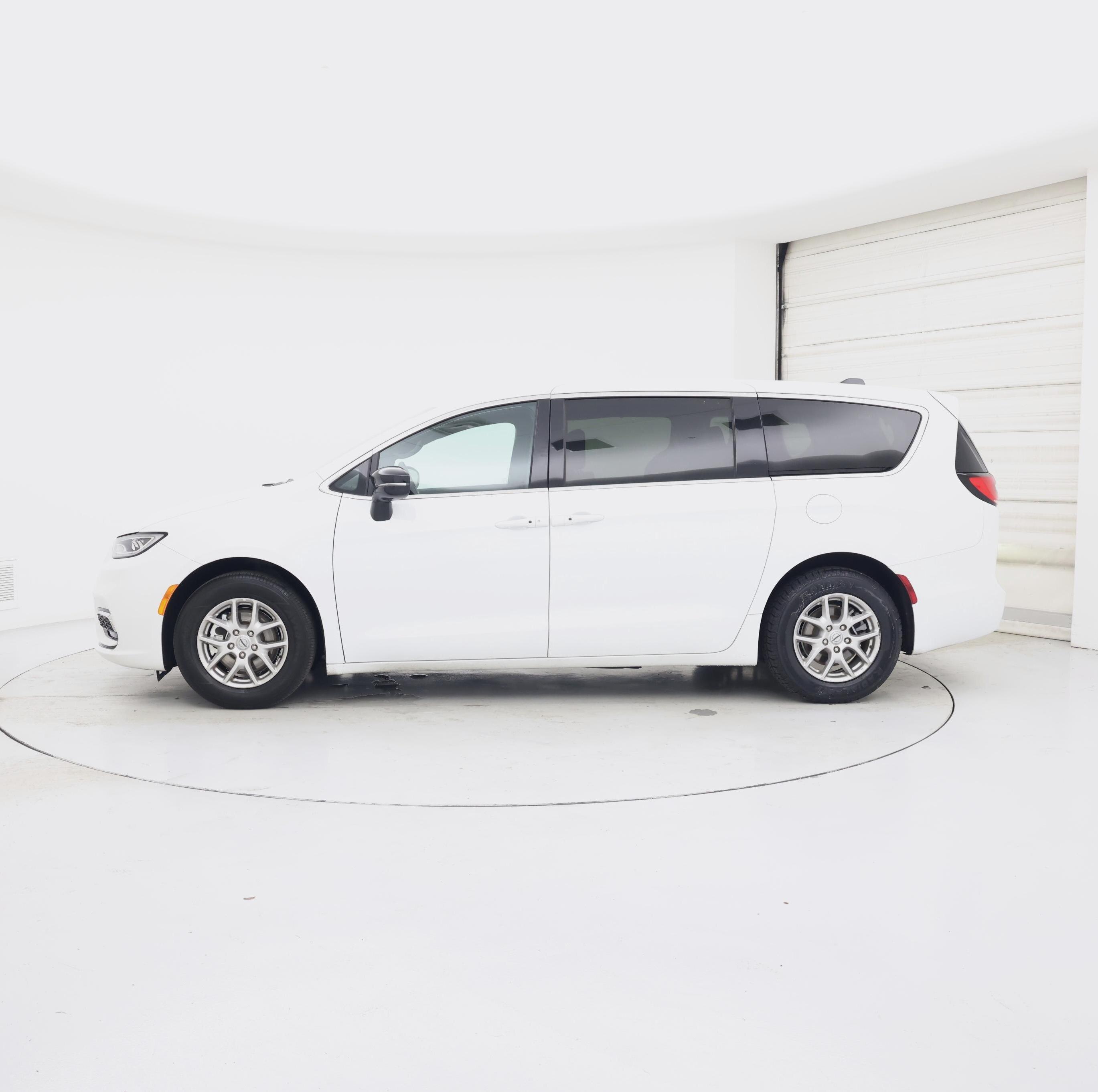 Thumbnail: 2025 Chrysler Pacifica - 3