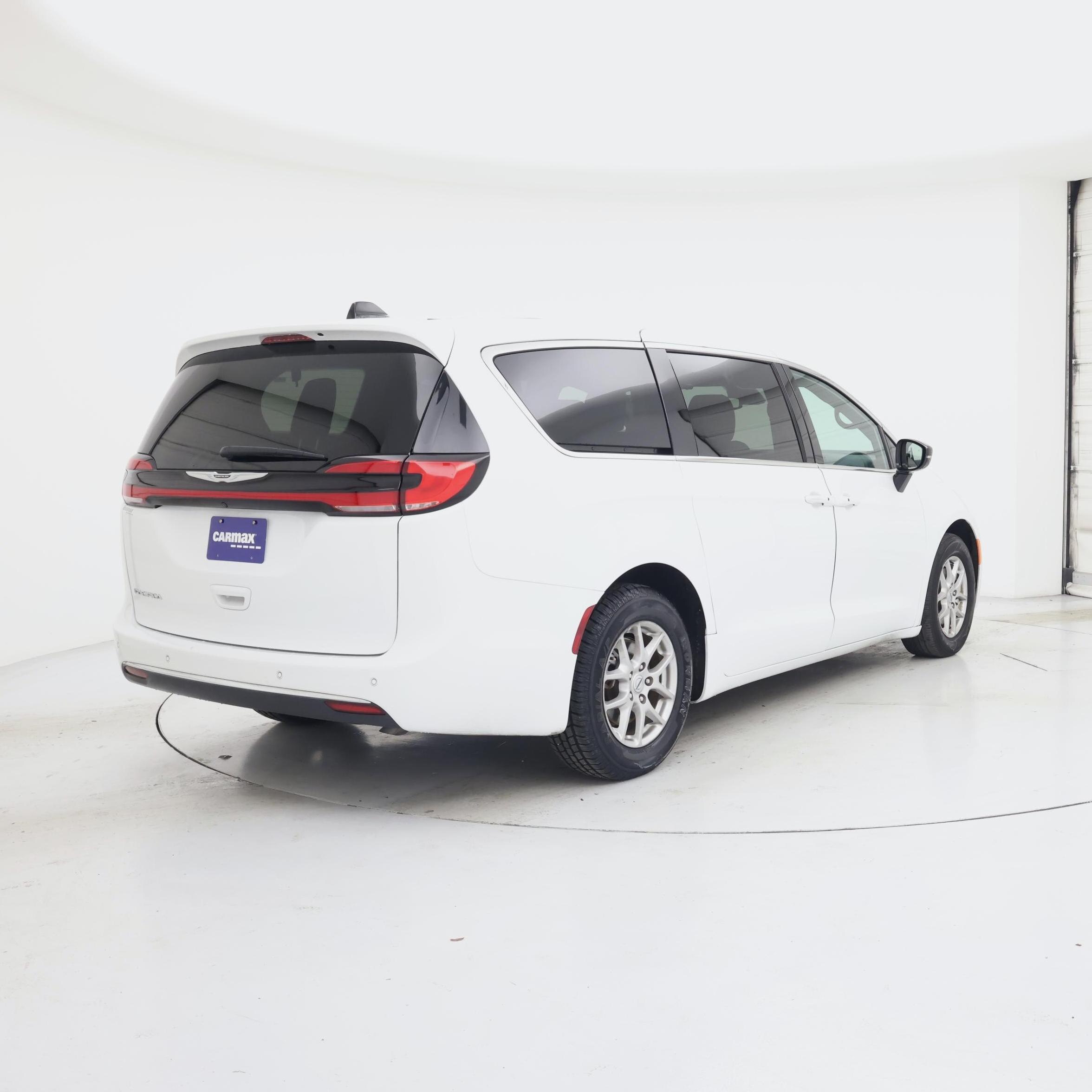 Thumbnail: 2025 Chrysler Pacifica - 8