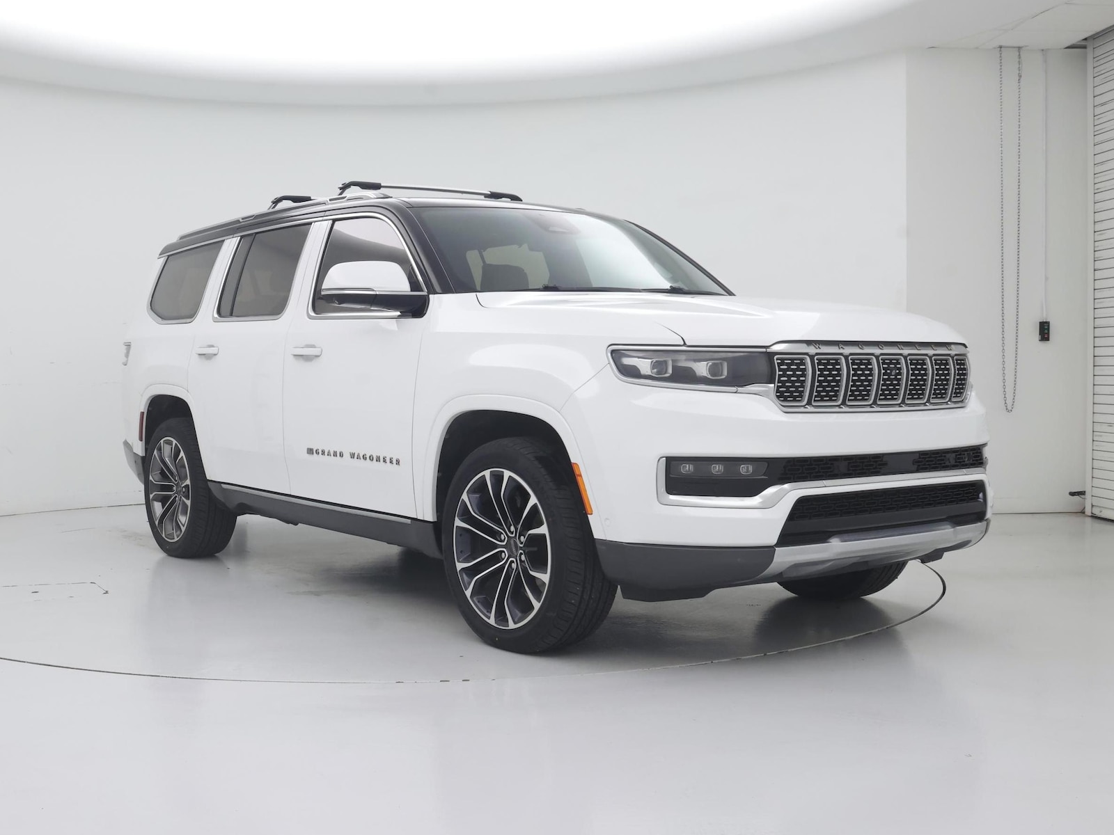 2022 Jeep Grand Wagoneer Series III - Photo 2