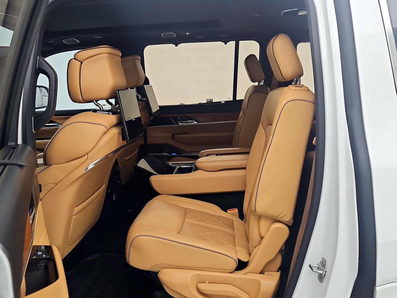 2022 Jeep Grand Wagoneer Series III - Photo 22