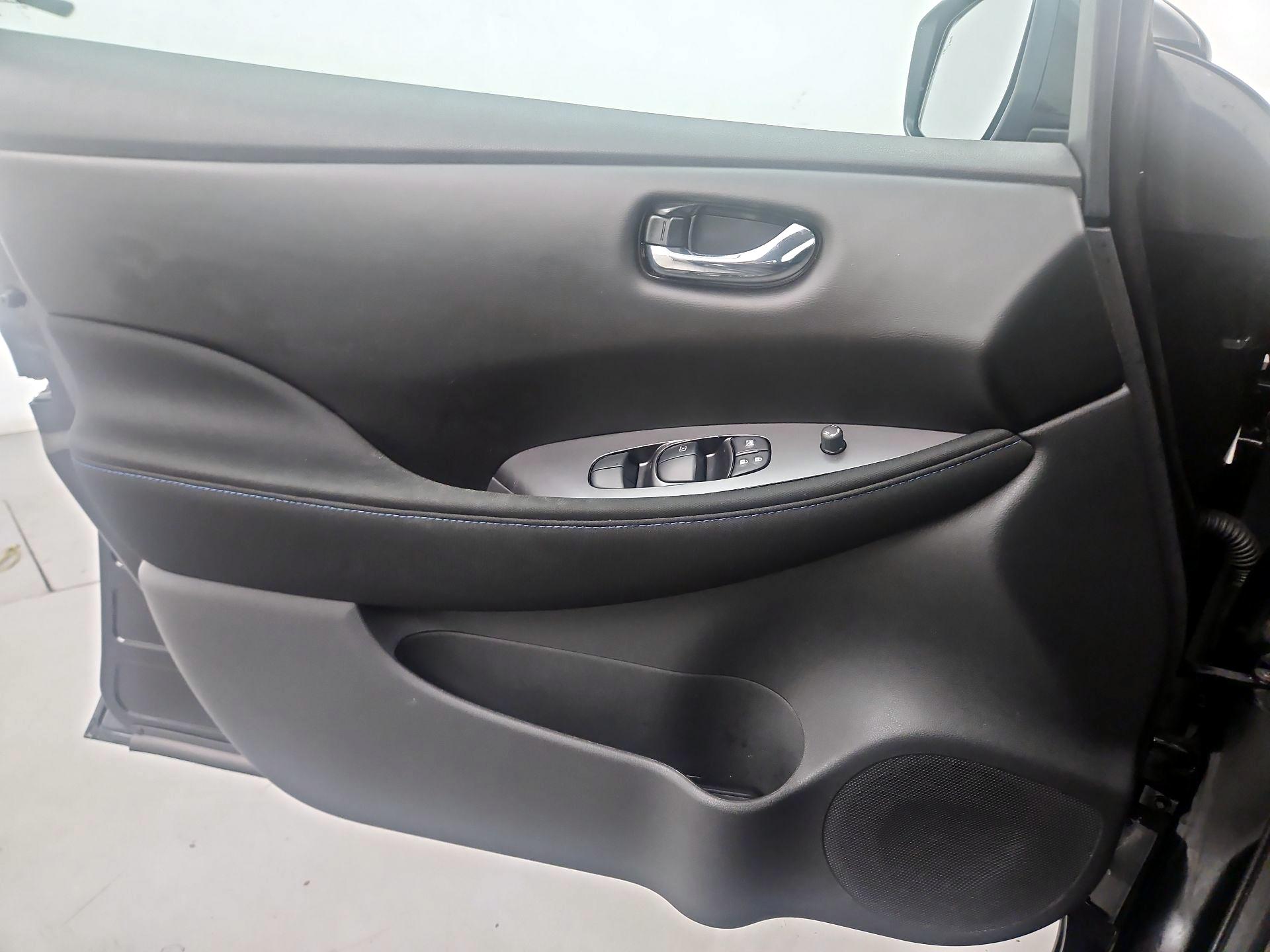 Thumbnail: 2023 Nissan Leaf - 12