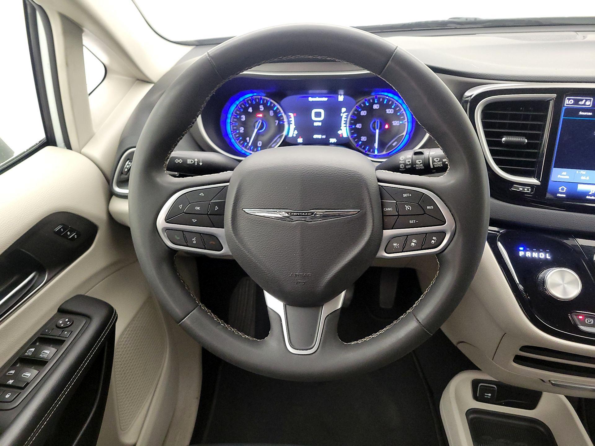 Thumbnail: 2023 Chrysler Pacifica - 10