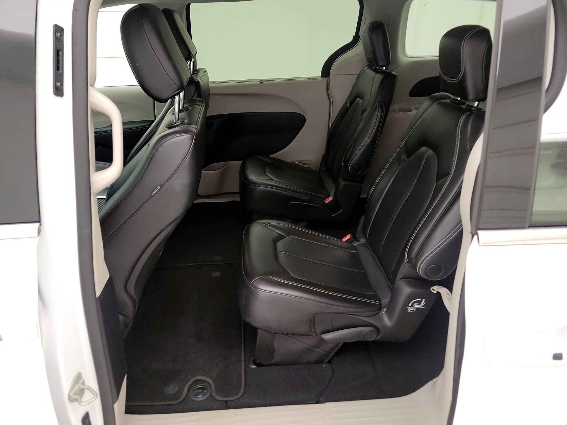 Thumbnail: 2023 Chrysler Pacifica - 19