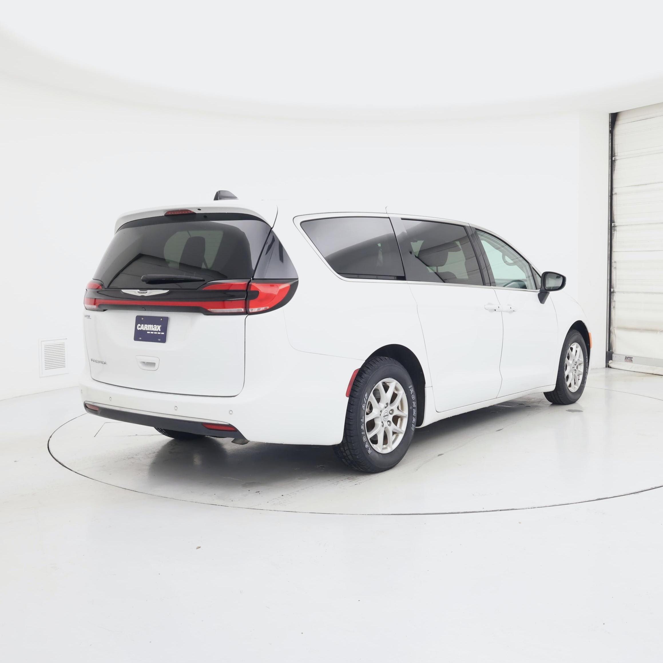 Thumbnail: 2023 Chrysler Pacifica - 8