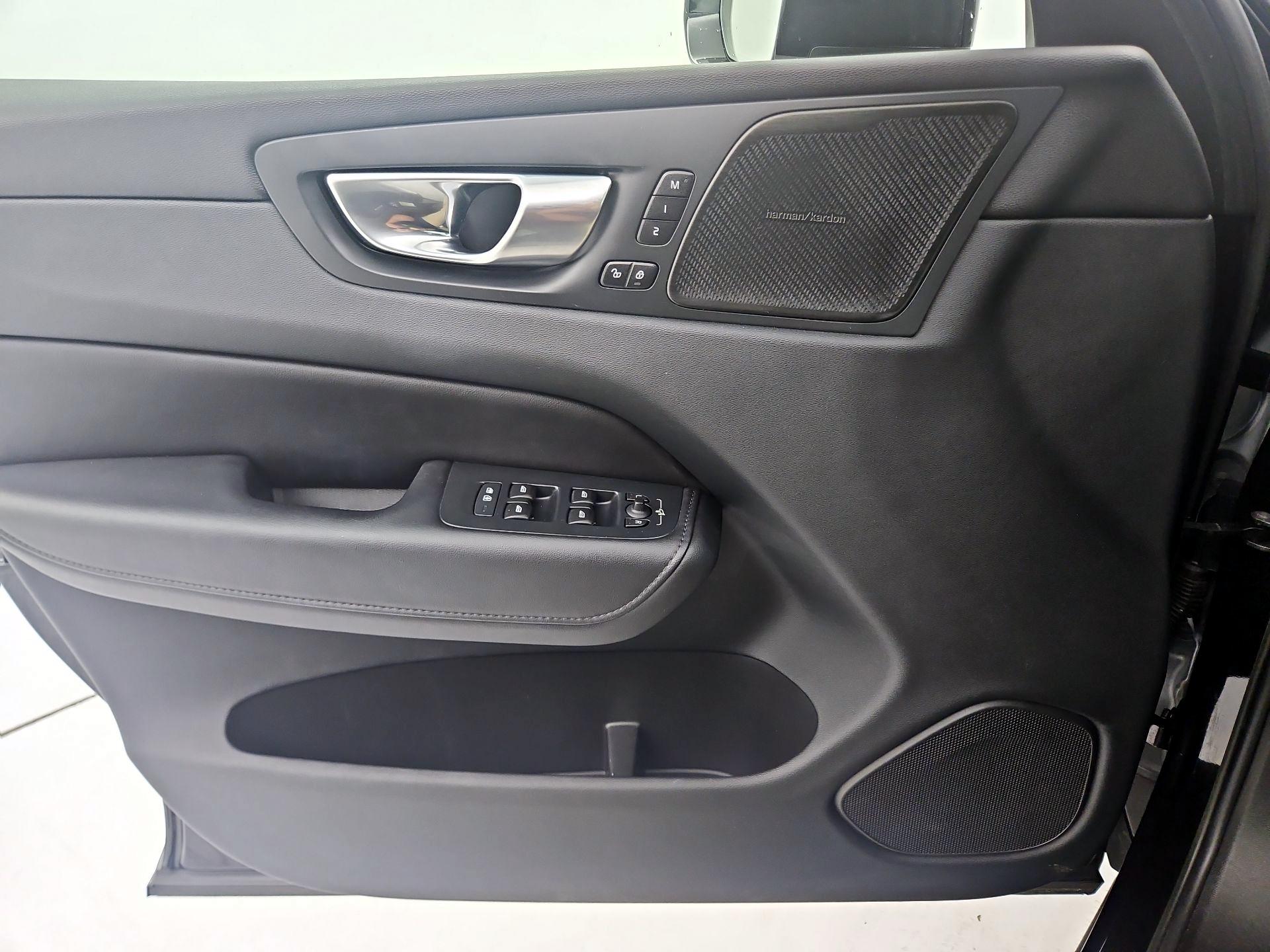 Thumbnail: 2023 Volvo XC60 - 10