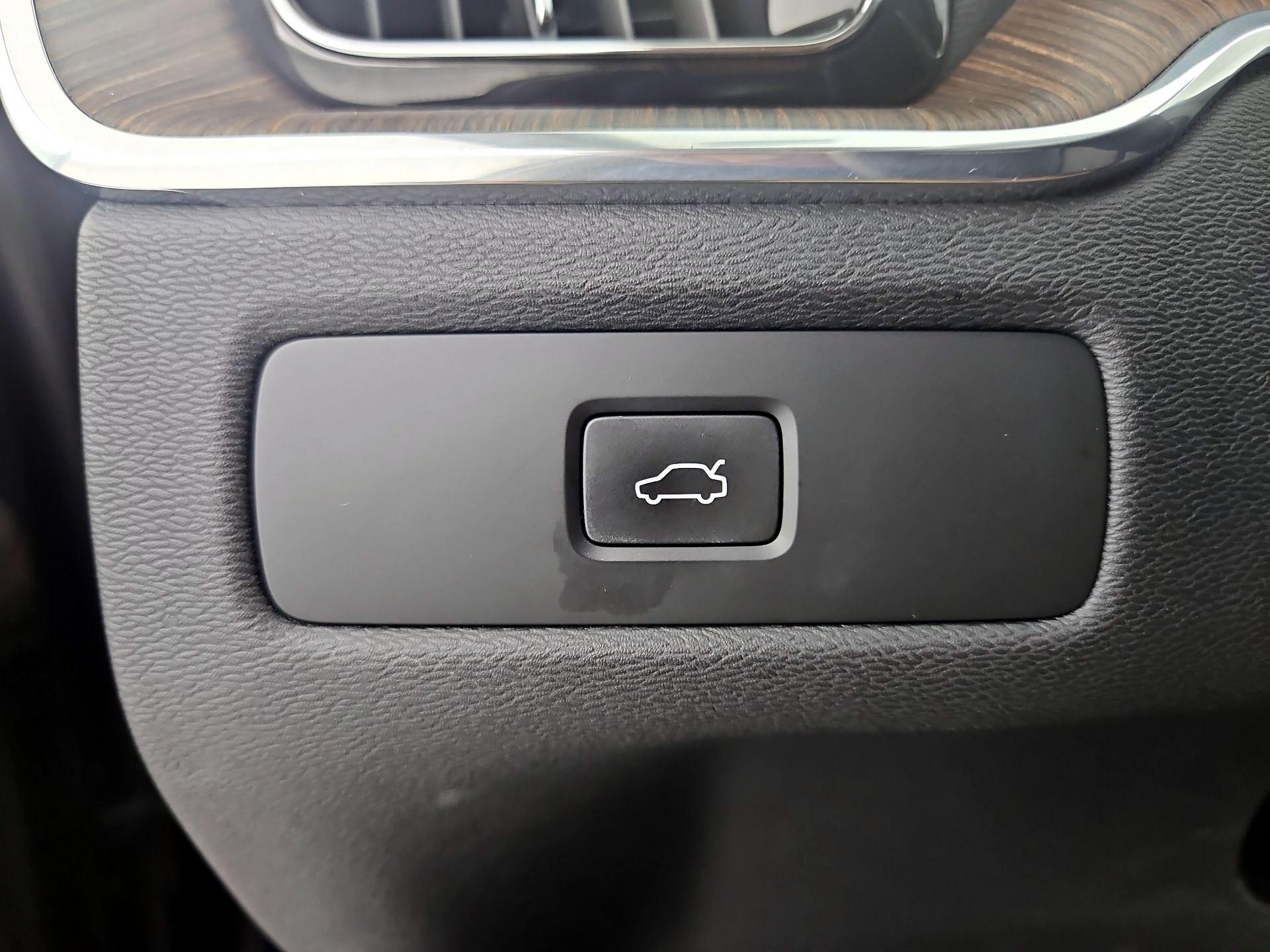 Thumbnail: 2023 Volvo XC60 - 11