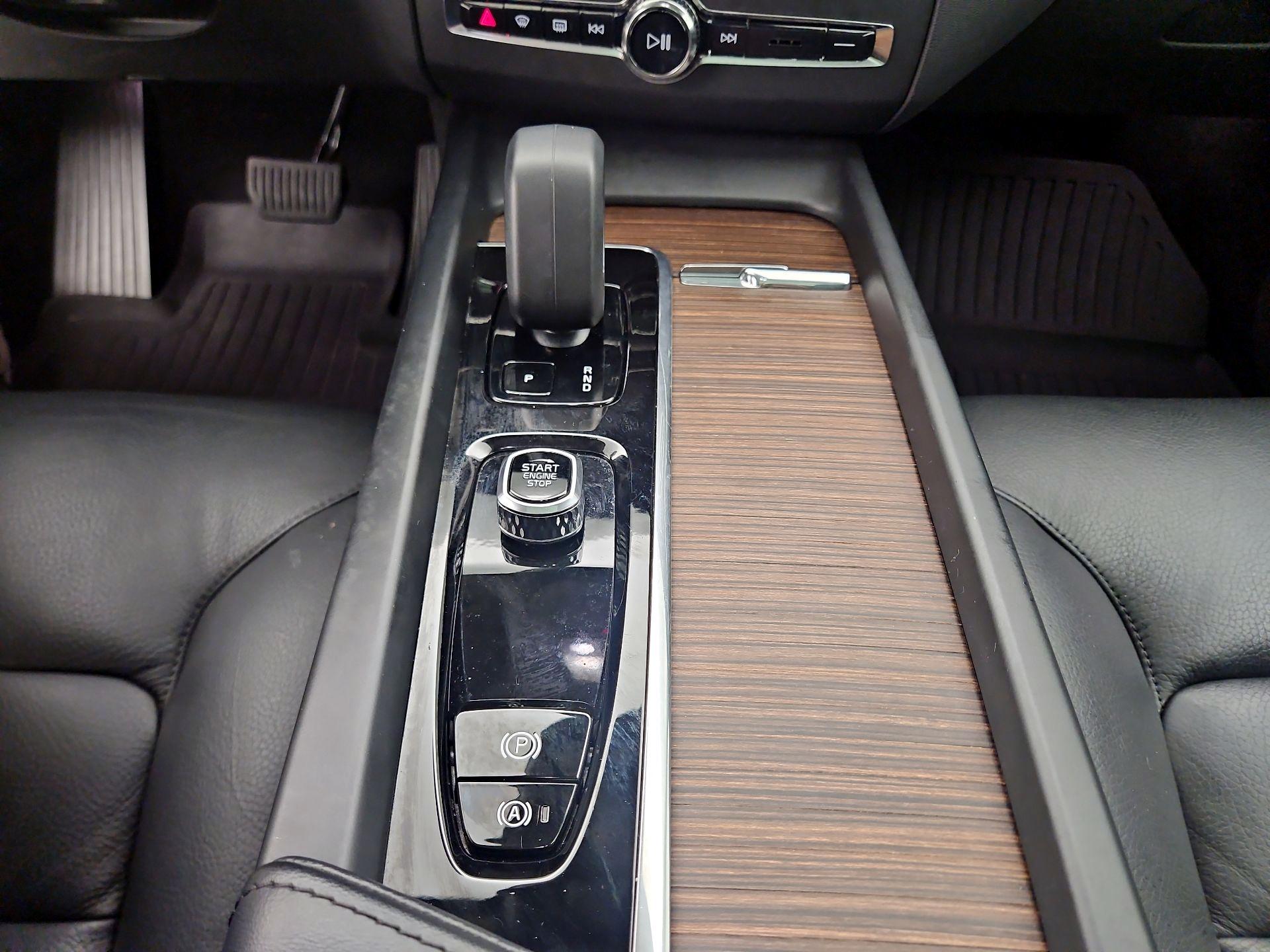 Thumbnail: 2023 Volvo XC60 - 15