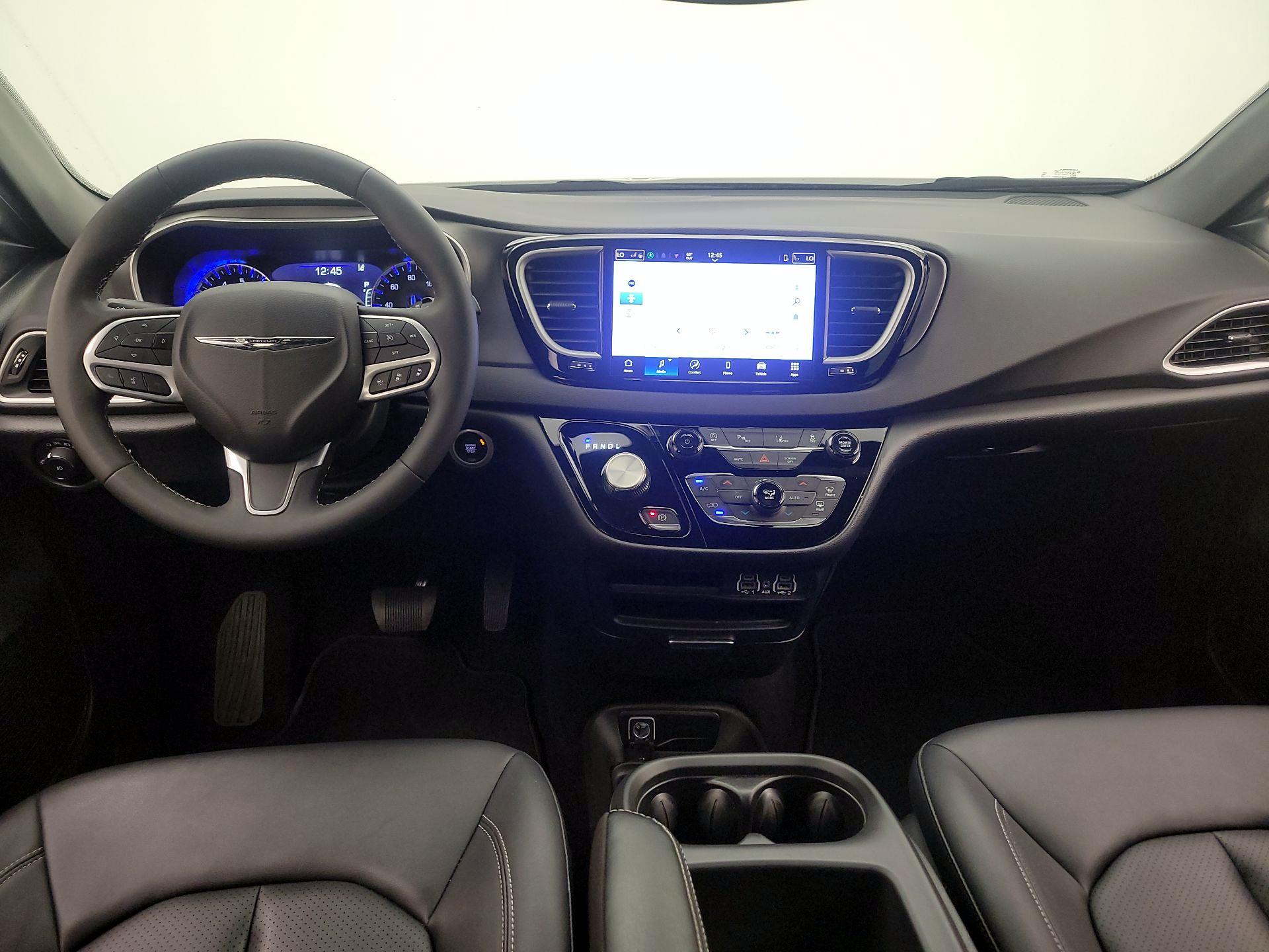 Thumbnail: 2025 Chrysler Pacifica - 9