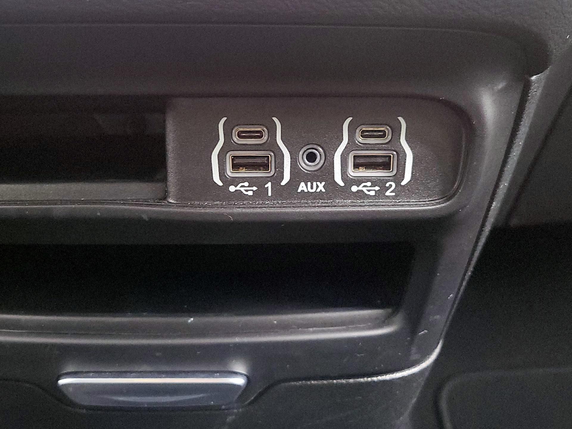 Thumbnail: 2025 Chrysler Pacifica - 18