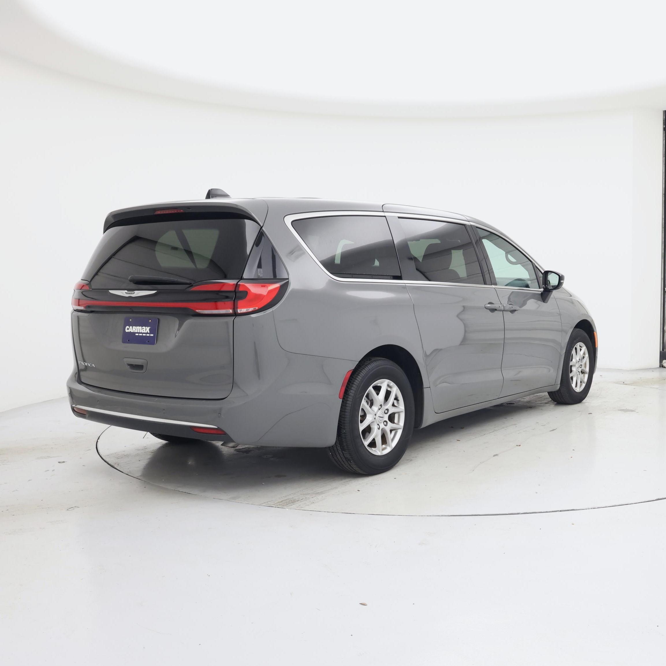 Thumbnail: 2025 Chrysler Pacifica - 8