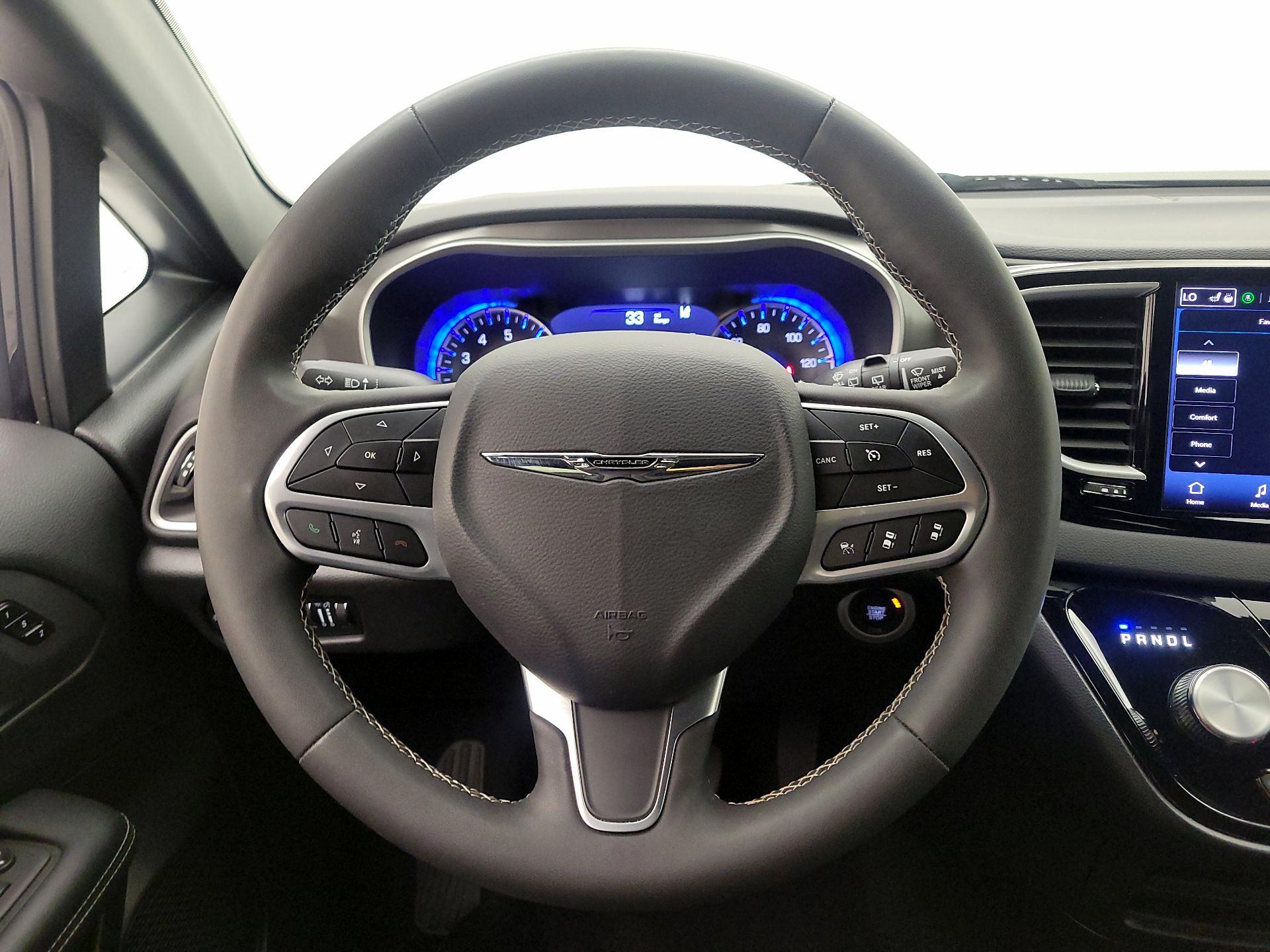 Thumbnail: 2025 Chrysler Pacifica - 10