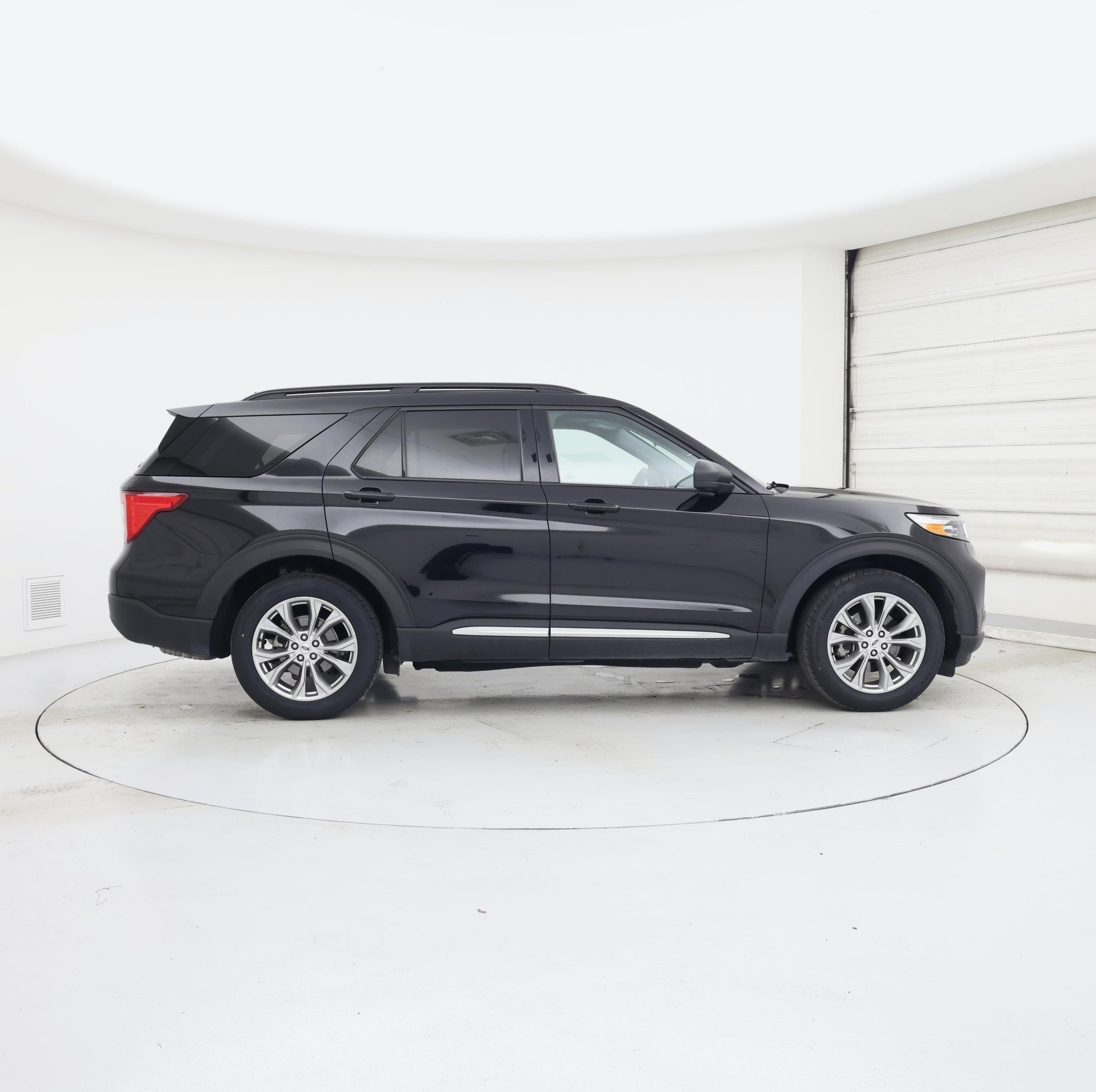 Thumbnail: 2021 Ford Explorer - 7