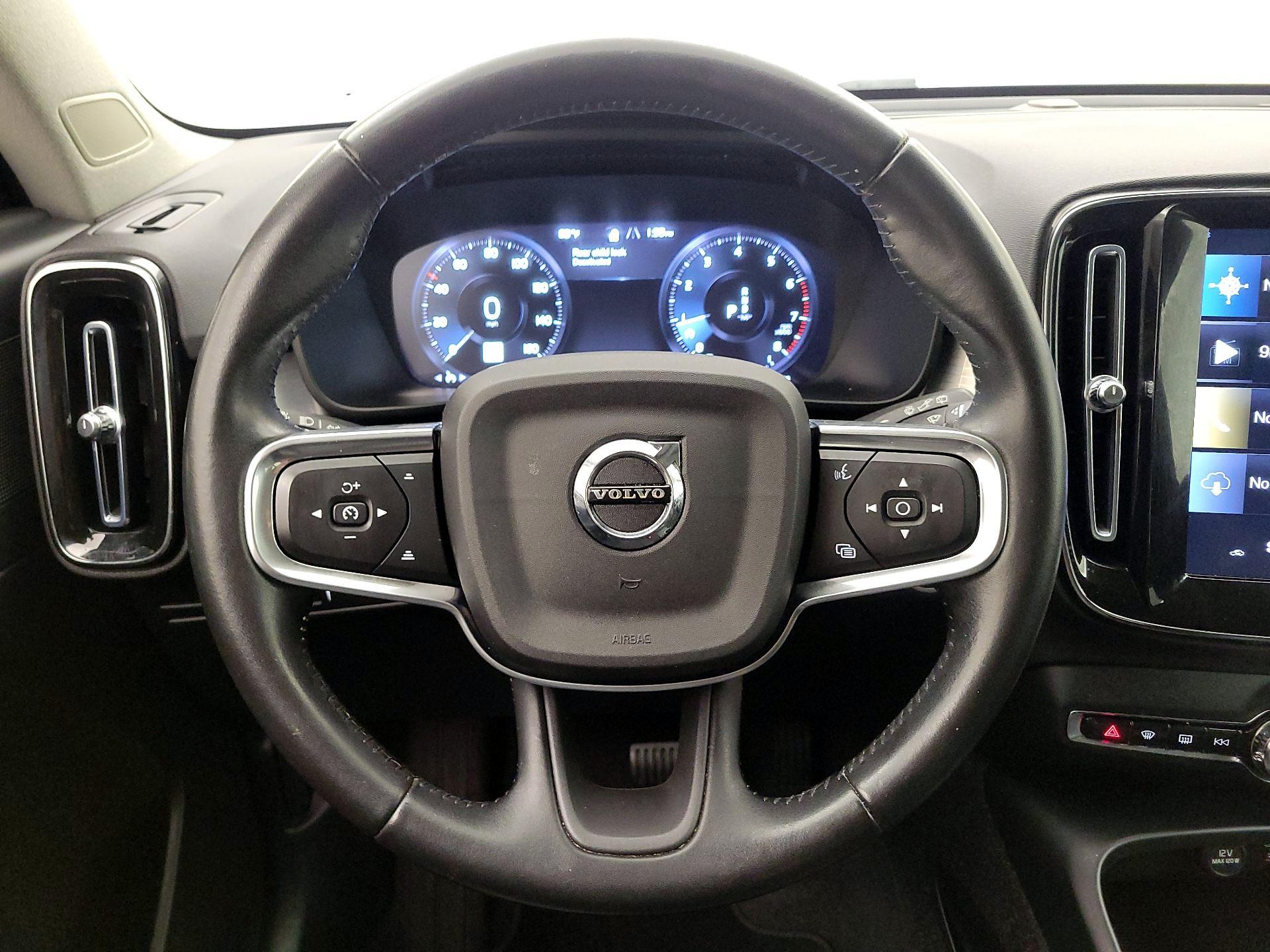 Thumbnail: 2021 Volvo XC40 - 10