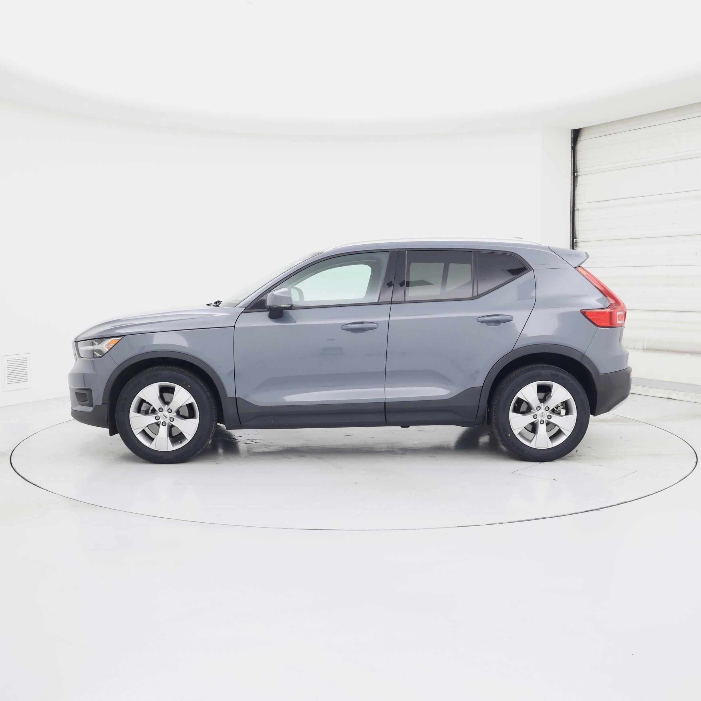 Thumbnail: 2021 Volvo XC40 - 3