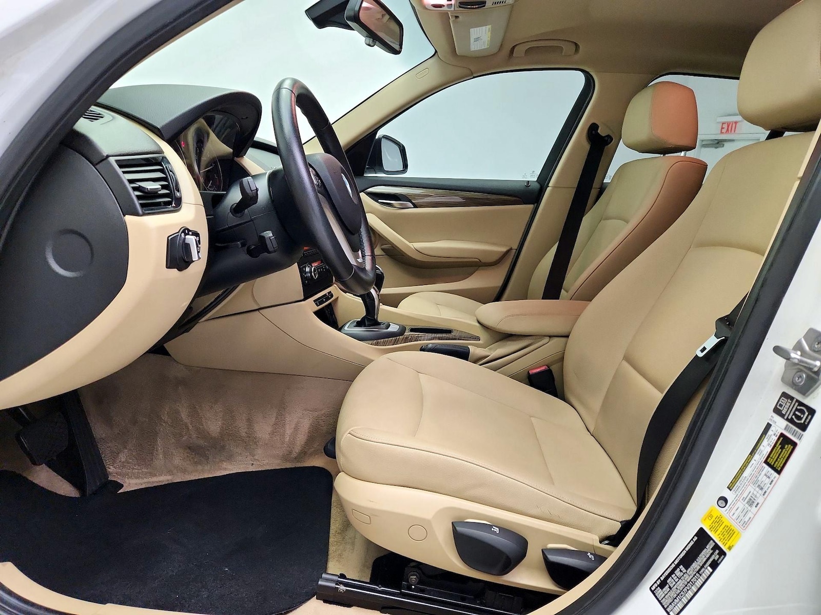 Side Airbags & Leatherette Seats