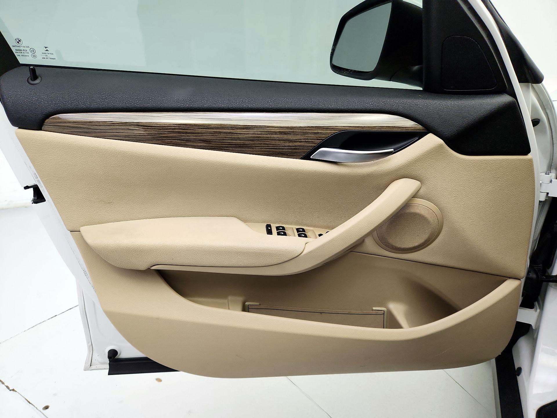 Thumbnail: 2015 BMW X1 - 12