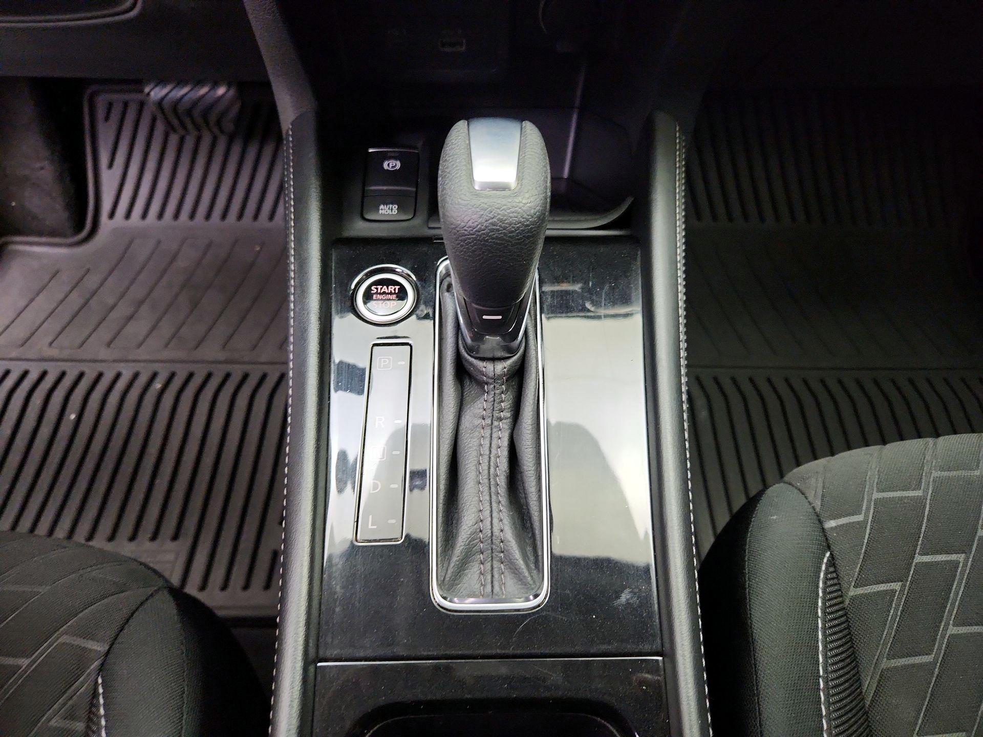 Thumbnail: 2021 Nissan Kicks - 16
