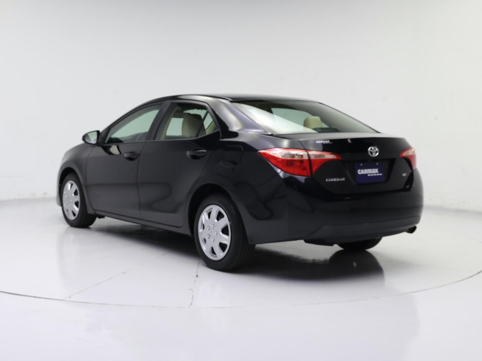 2019 Toyota Corolla LE - Photo 3