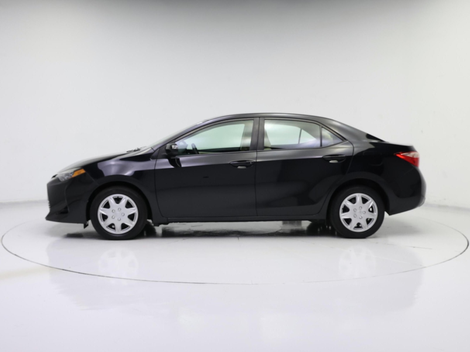 2019 Toyota Corolla LE - Photo 4