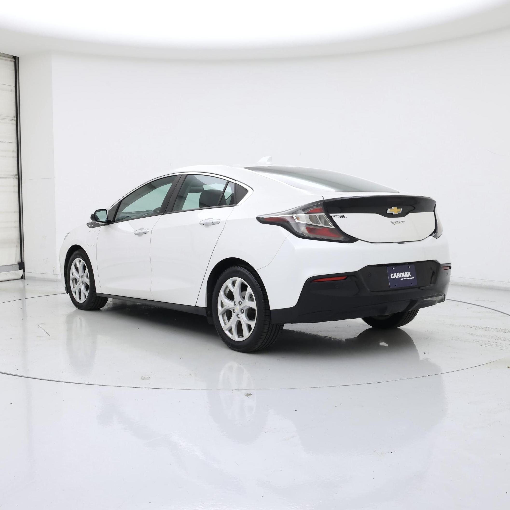 Thumbnail: 2017 Chevrolet Volt - 2