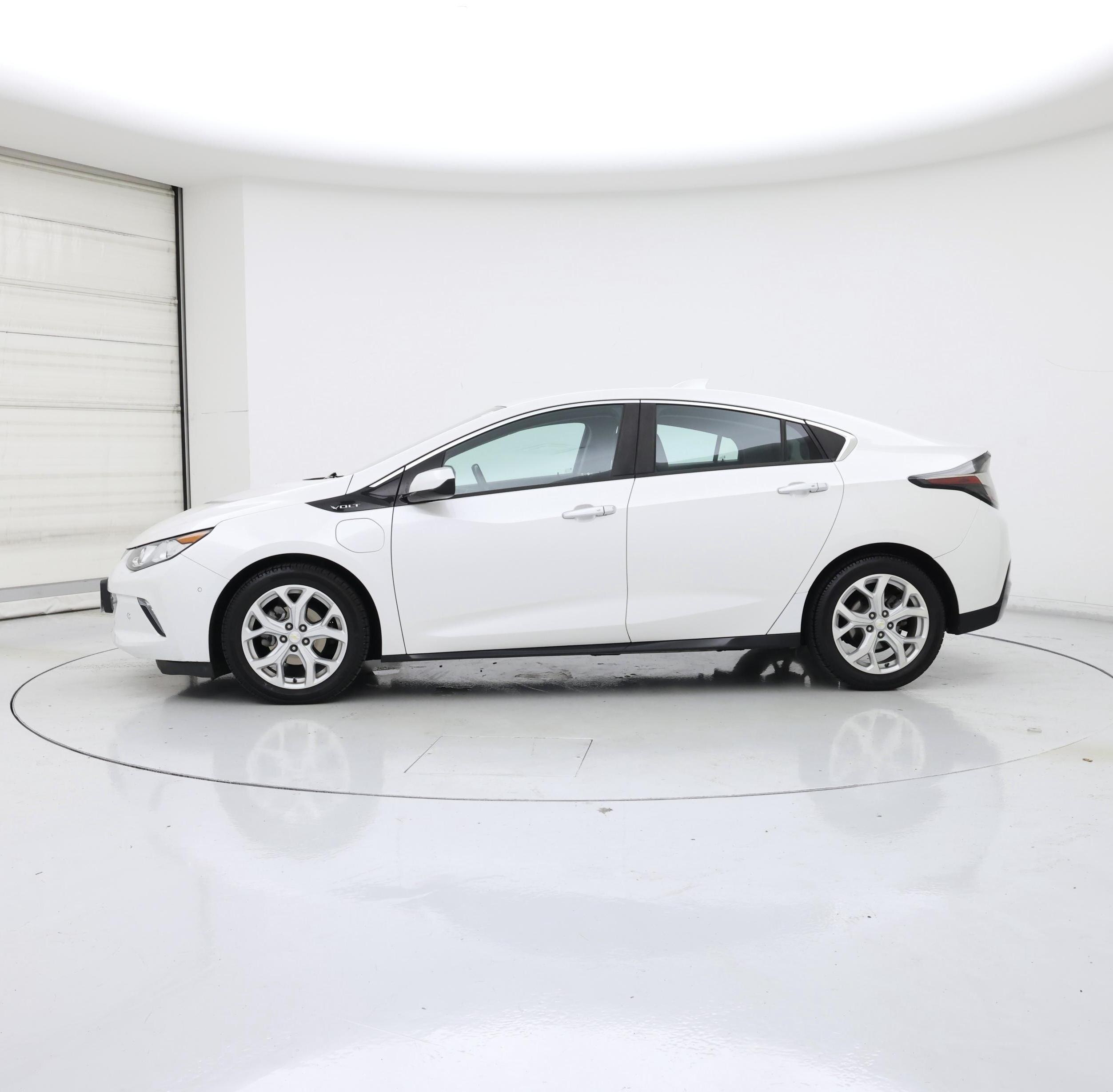 Thumbnail: 2017 Chevrolet Volt - 3