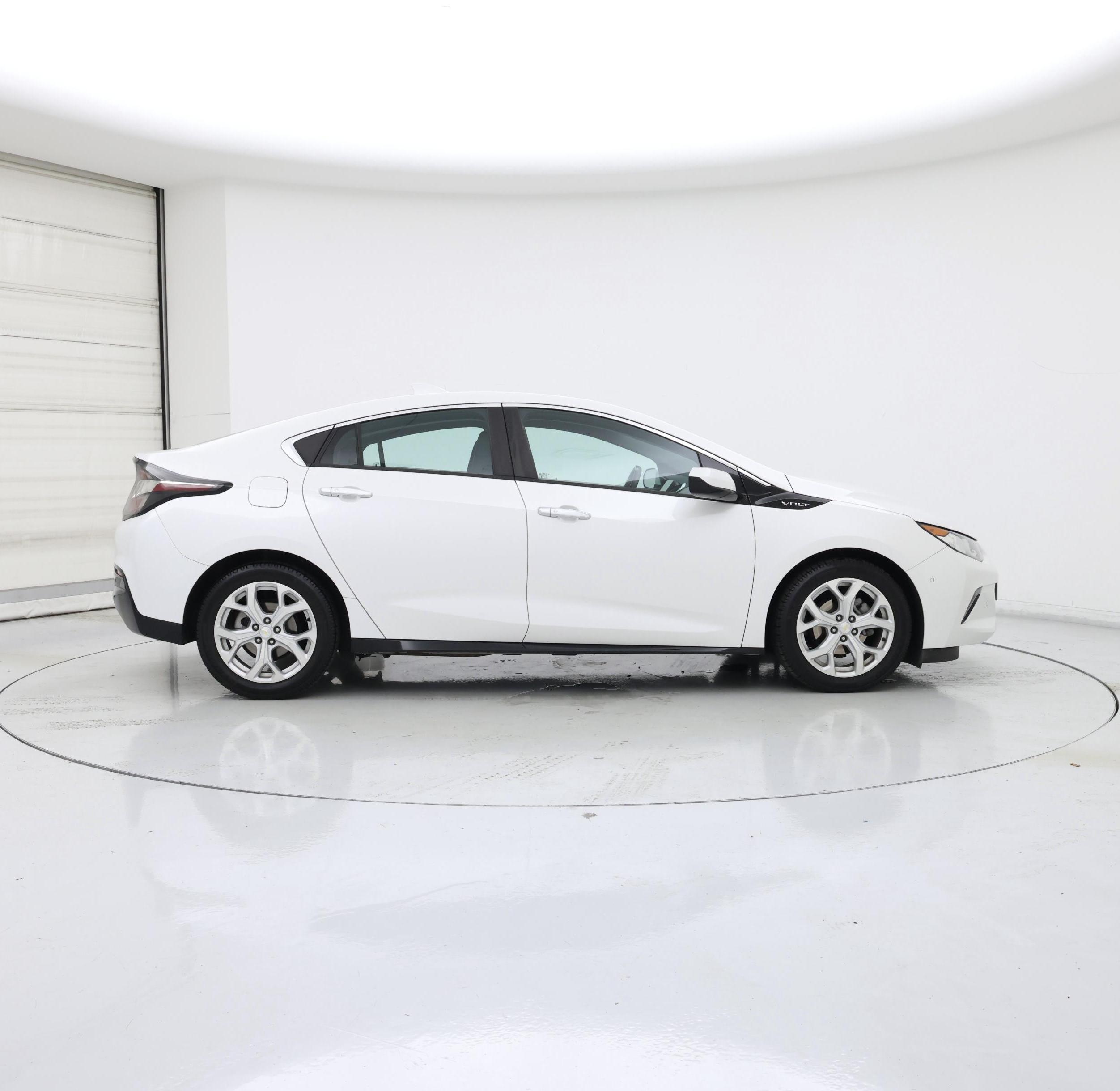Thumbnail: 2017 Chevrolet Volt - 7