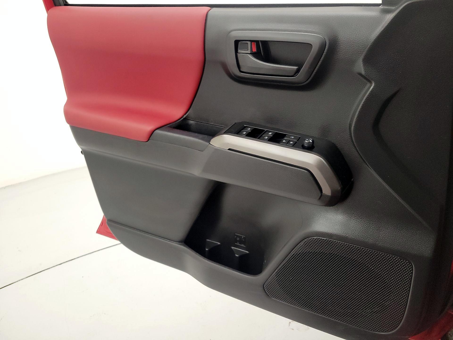 Thumbnail: 2022 Toyota Tacoma - 12