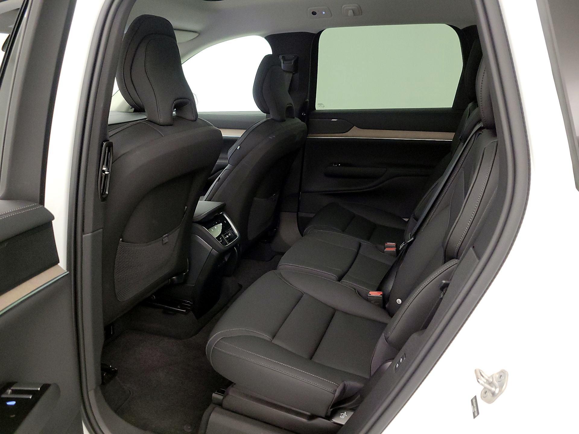 Thumbnail: 2025 Volvo EX90 - 19