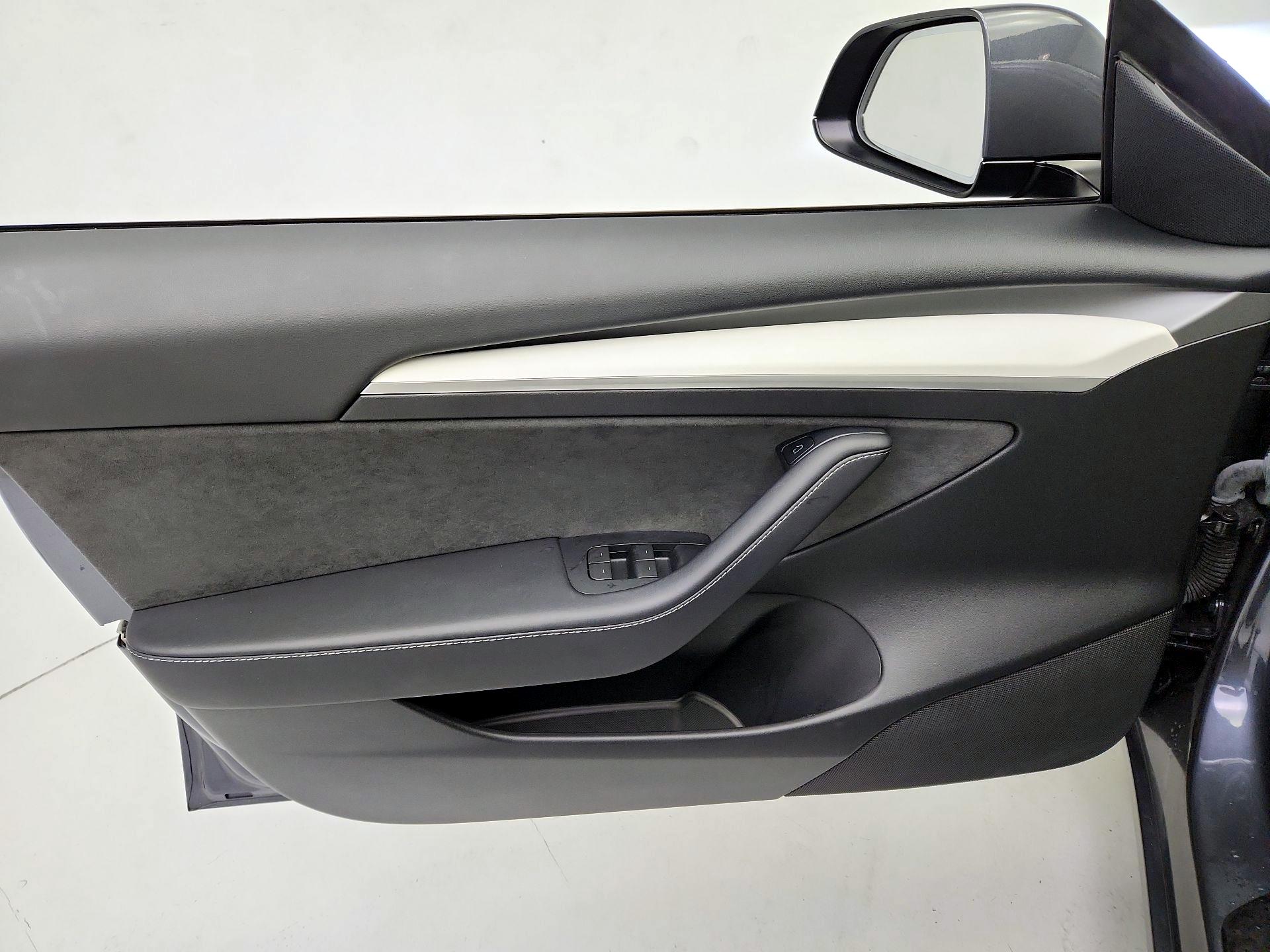 Thumbnail: 2023 Tesla Model 3 - 12